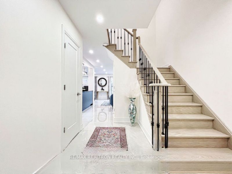 9 Checker Court, Vaughan 3