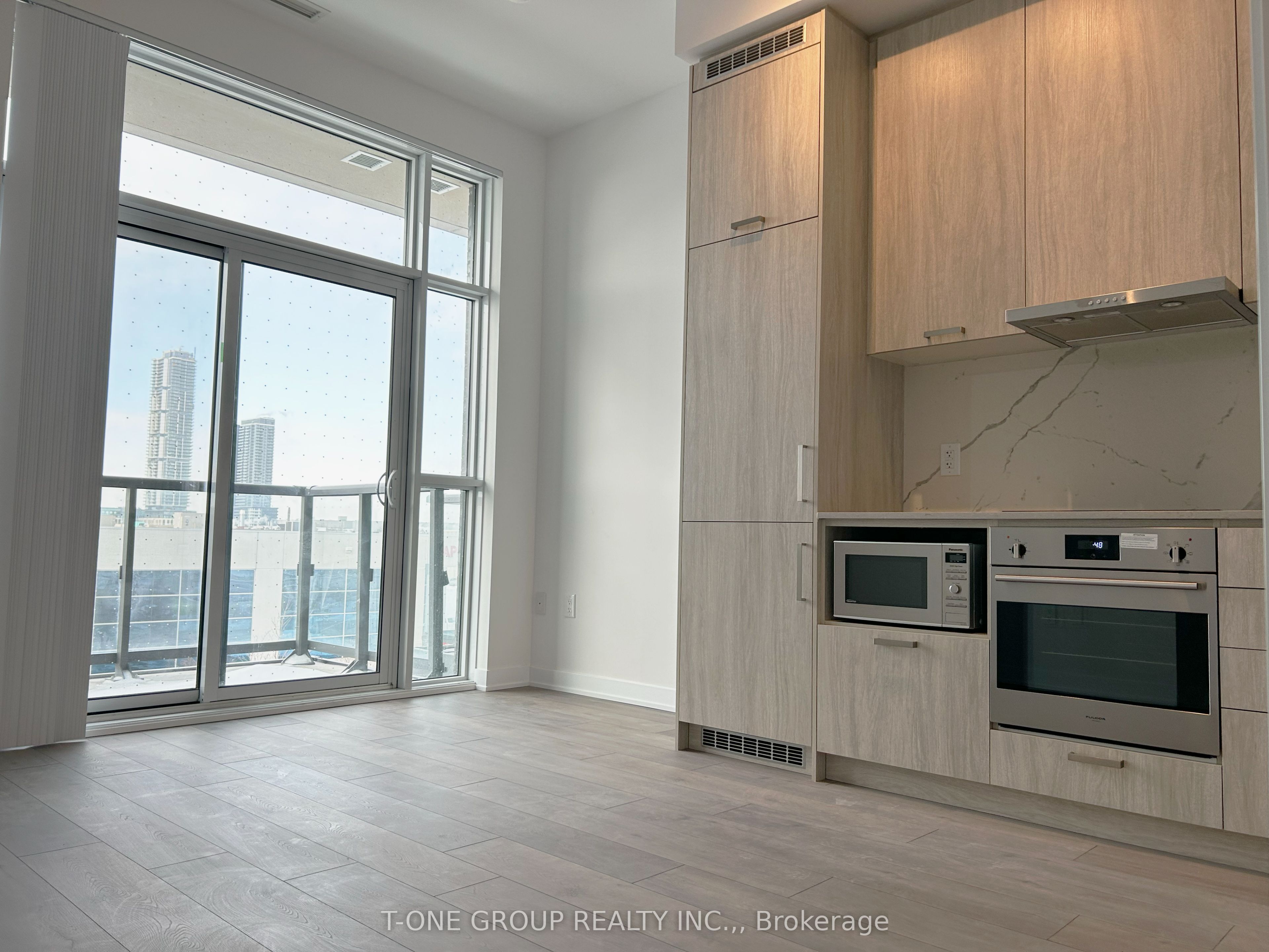 Unit 312 - 38 Honeycrisp Crescent, Vaughan 2