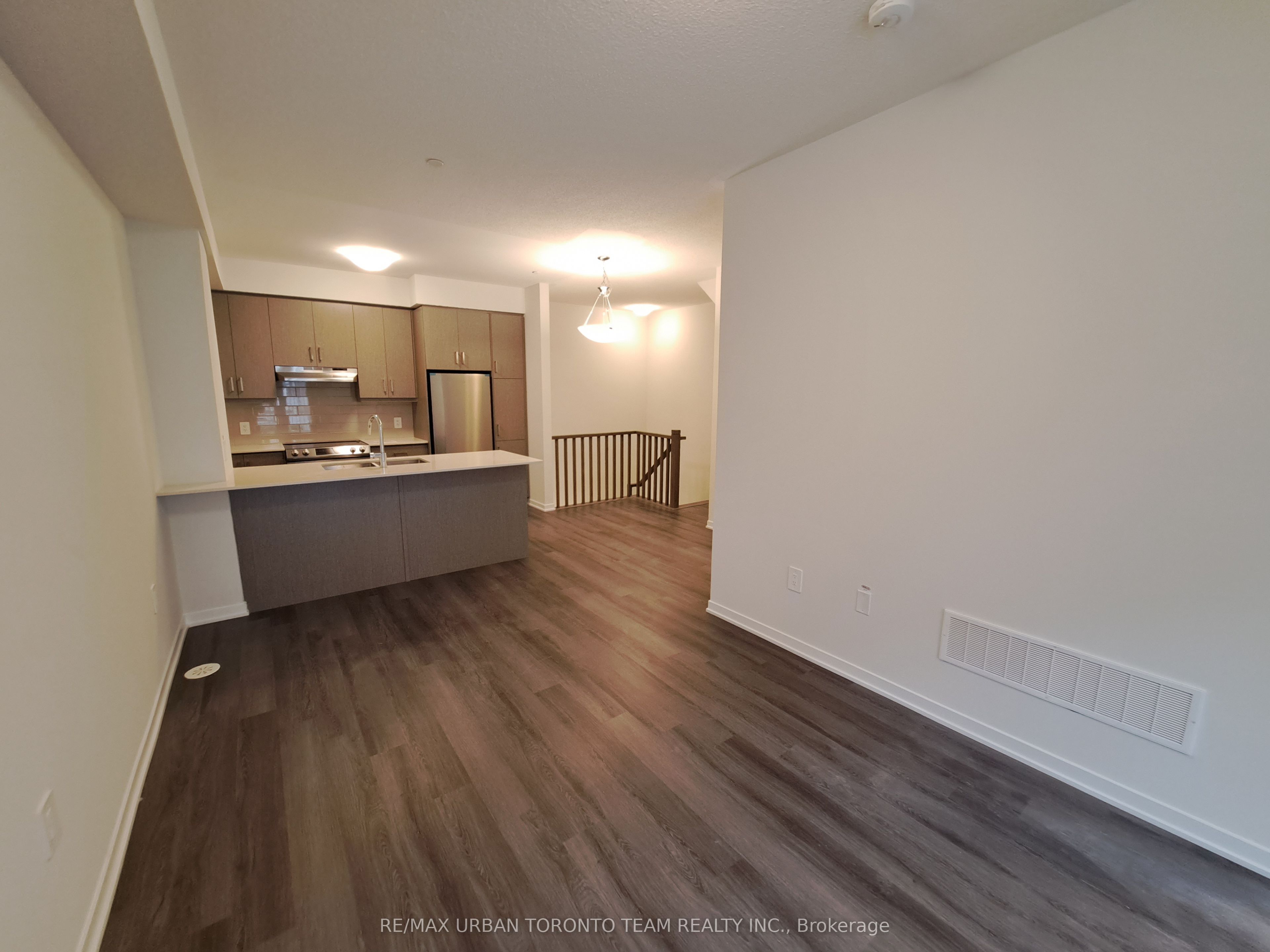 Unit 45 - 21 Honeycrisp Crescent, Vaughan 4