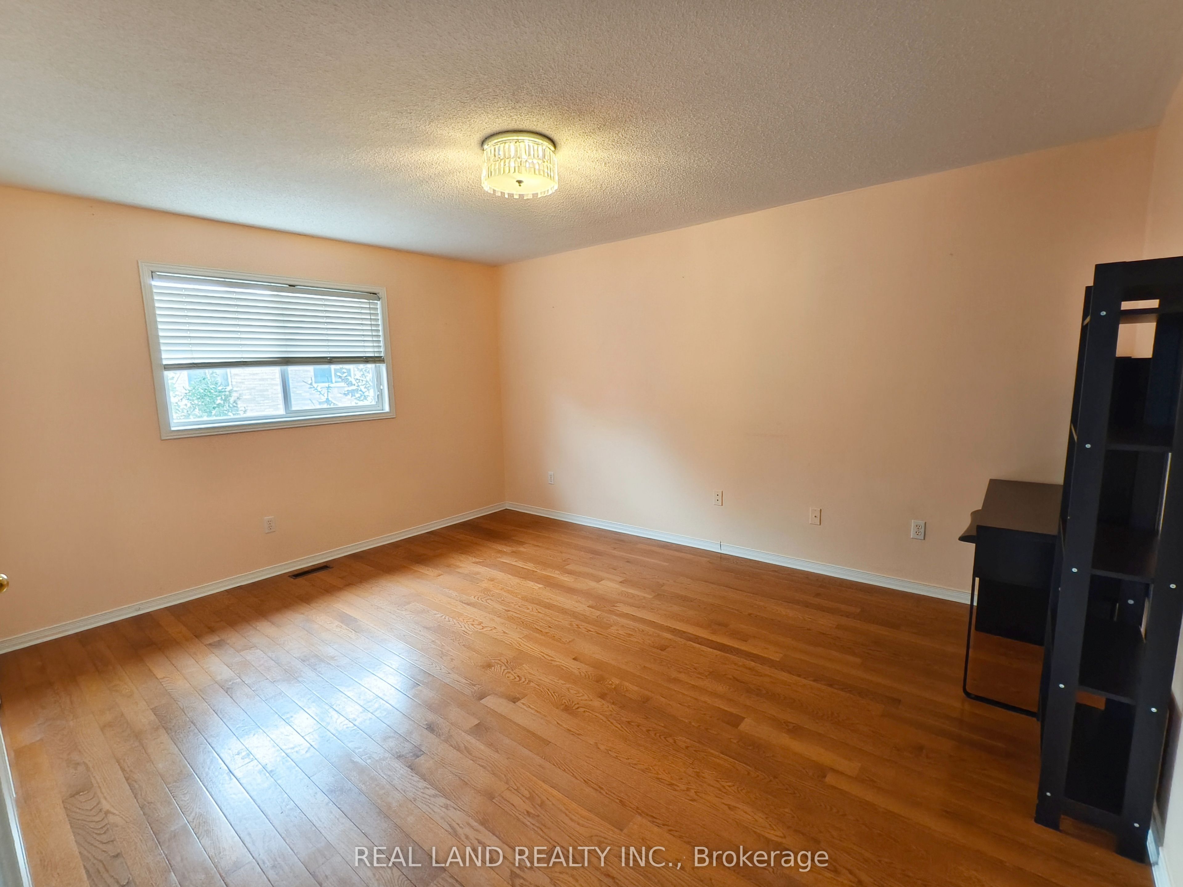 68 Waterton Crescent, Richmond Hill 5