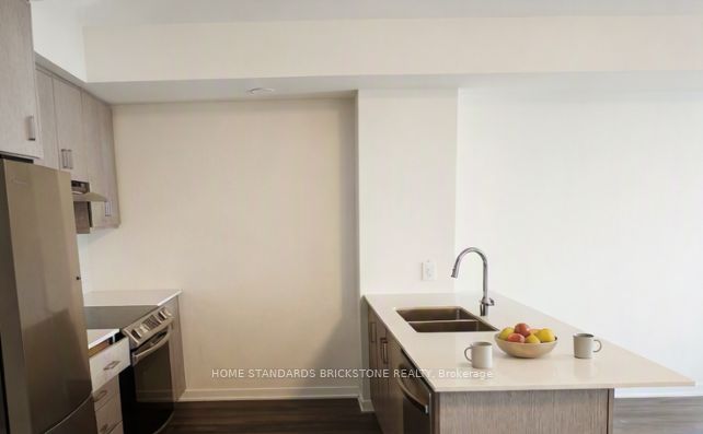 Unit 15 - 11 HONEYCRISP Crescent, Vaughan 4