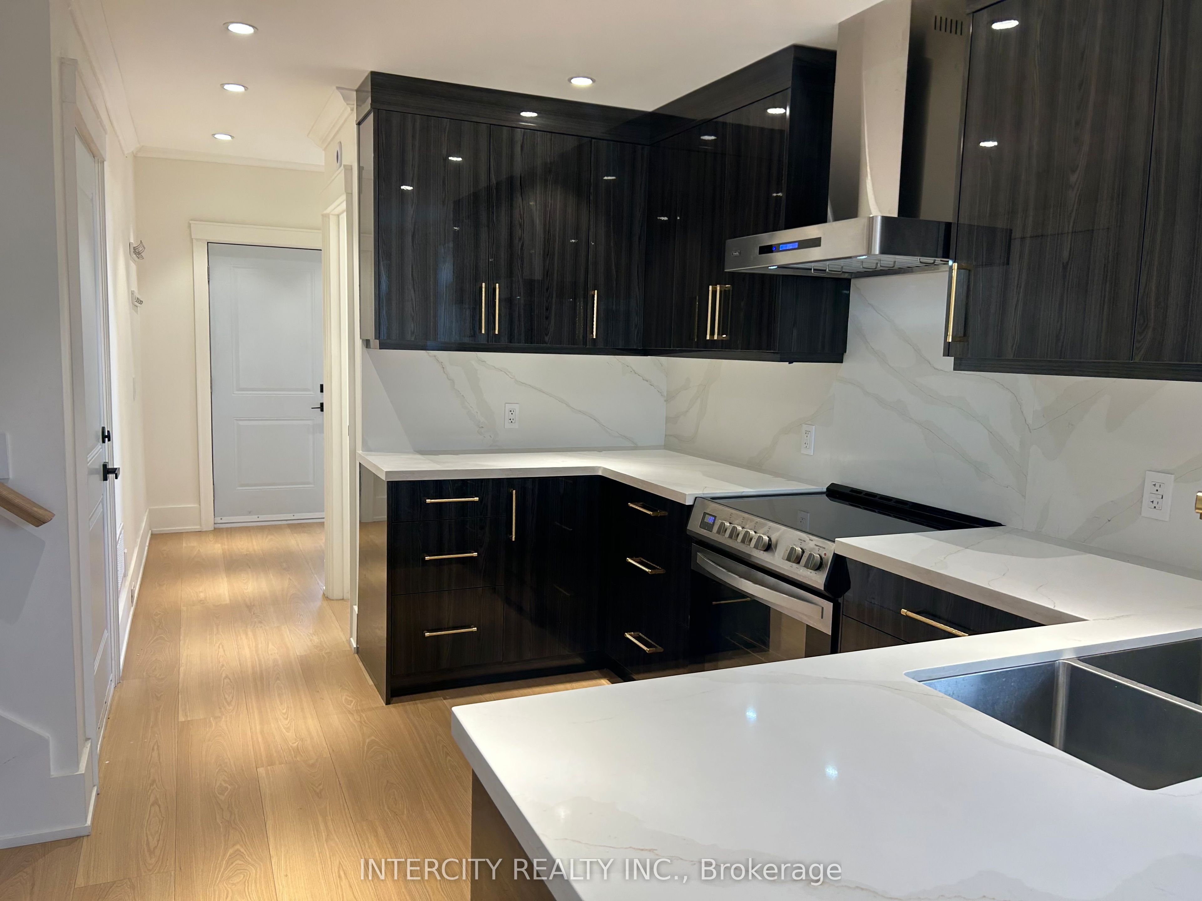 Unit 15 - 263 Barrie Street, Bradford West Gwillimbury 4