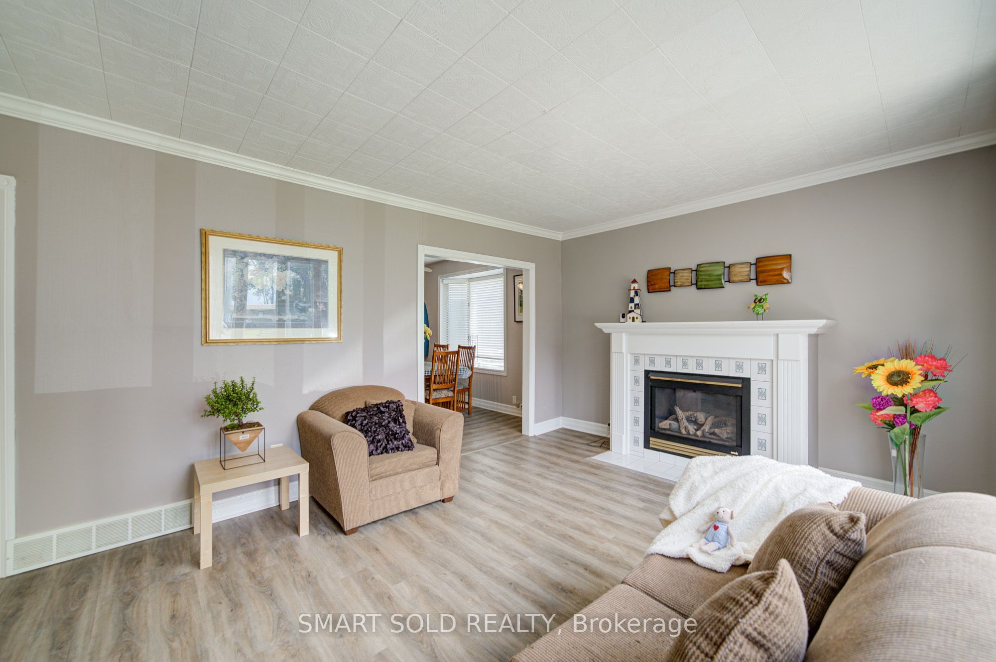 75 Lake Avenue, Ramara 1