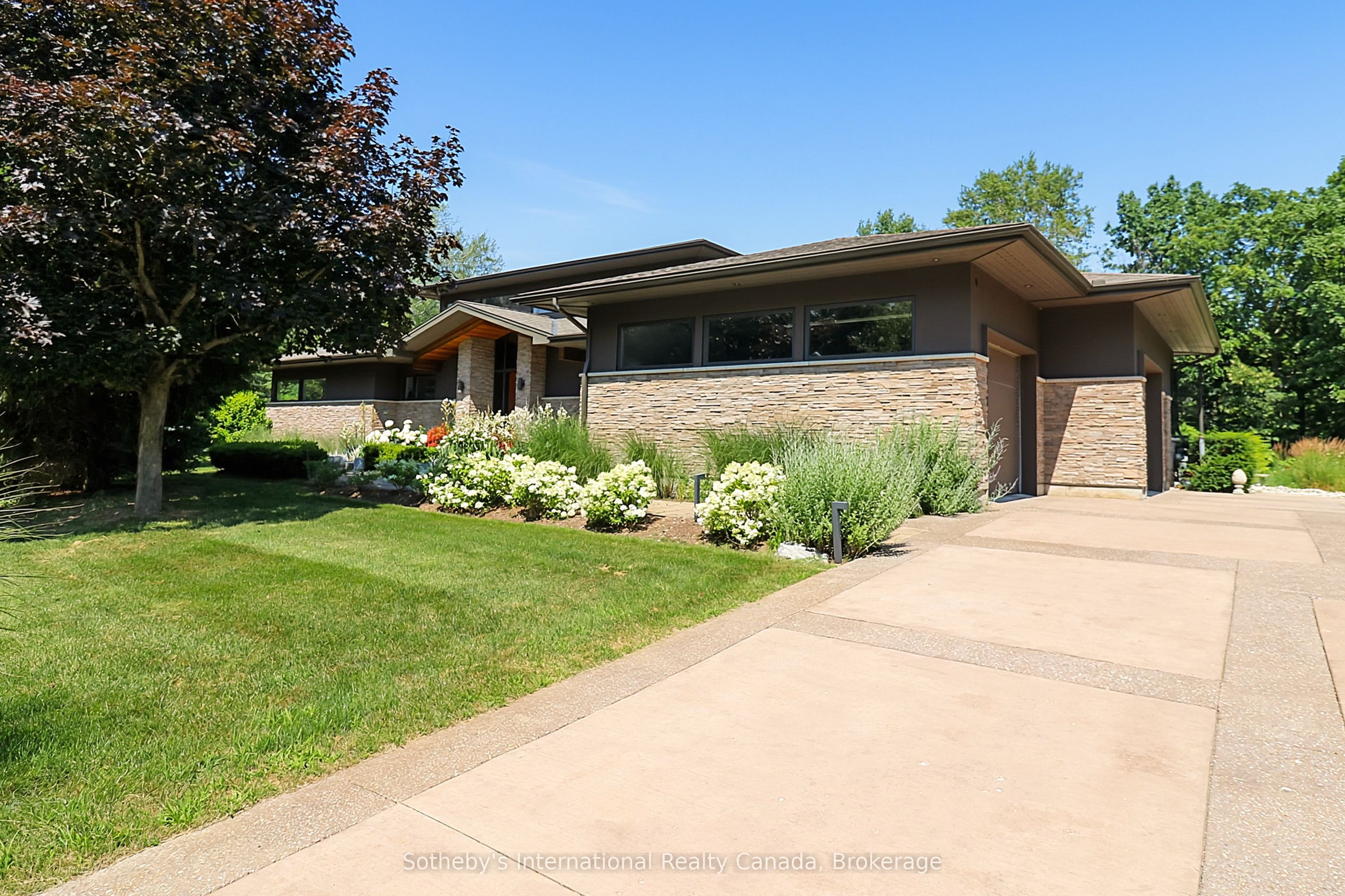 4 Holly Court, Collingwood 4