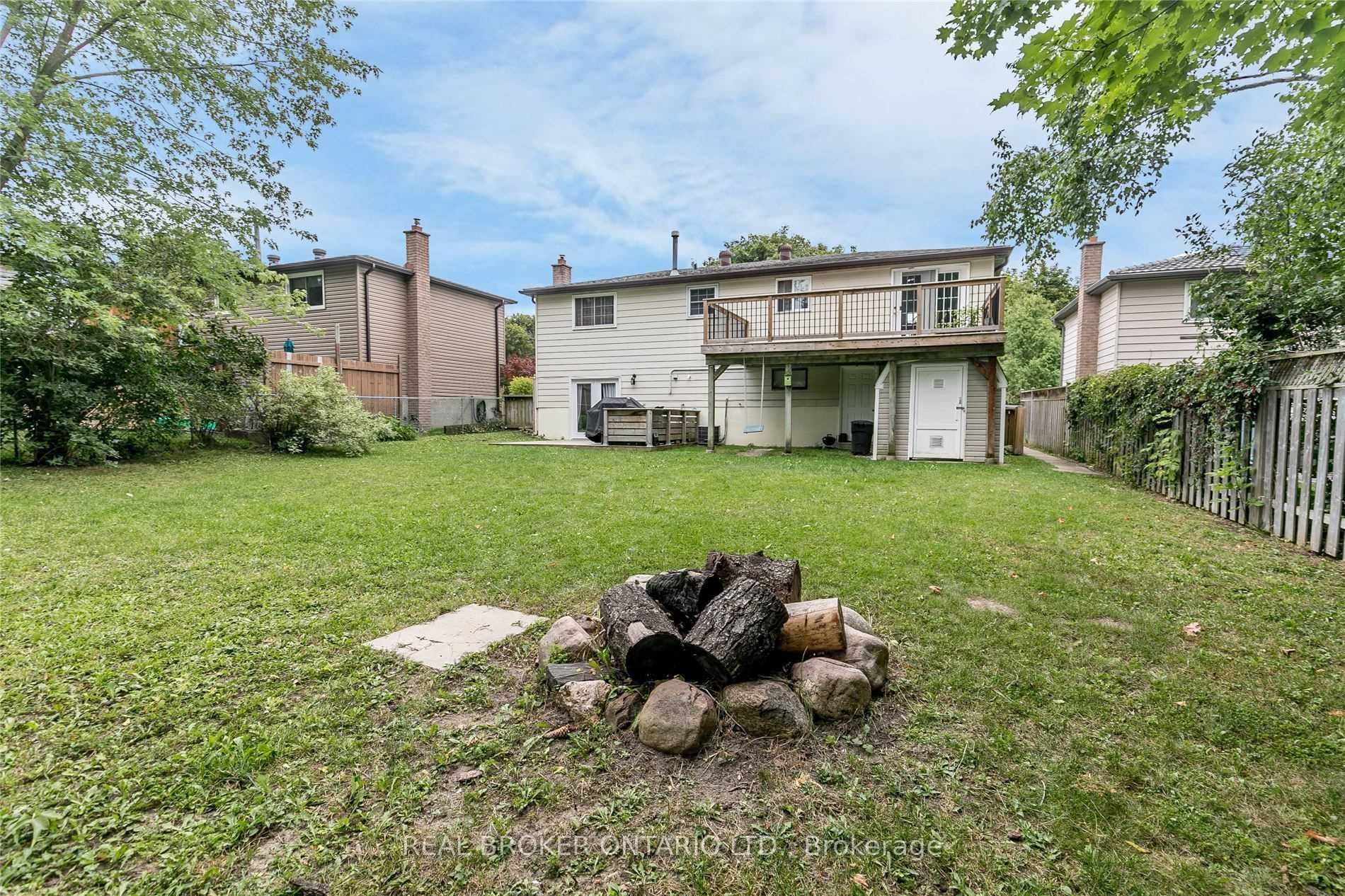 Unit Upper - 18 Chippawa Court, Barrie 3
