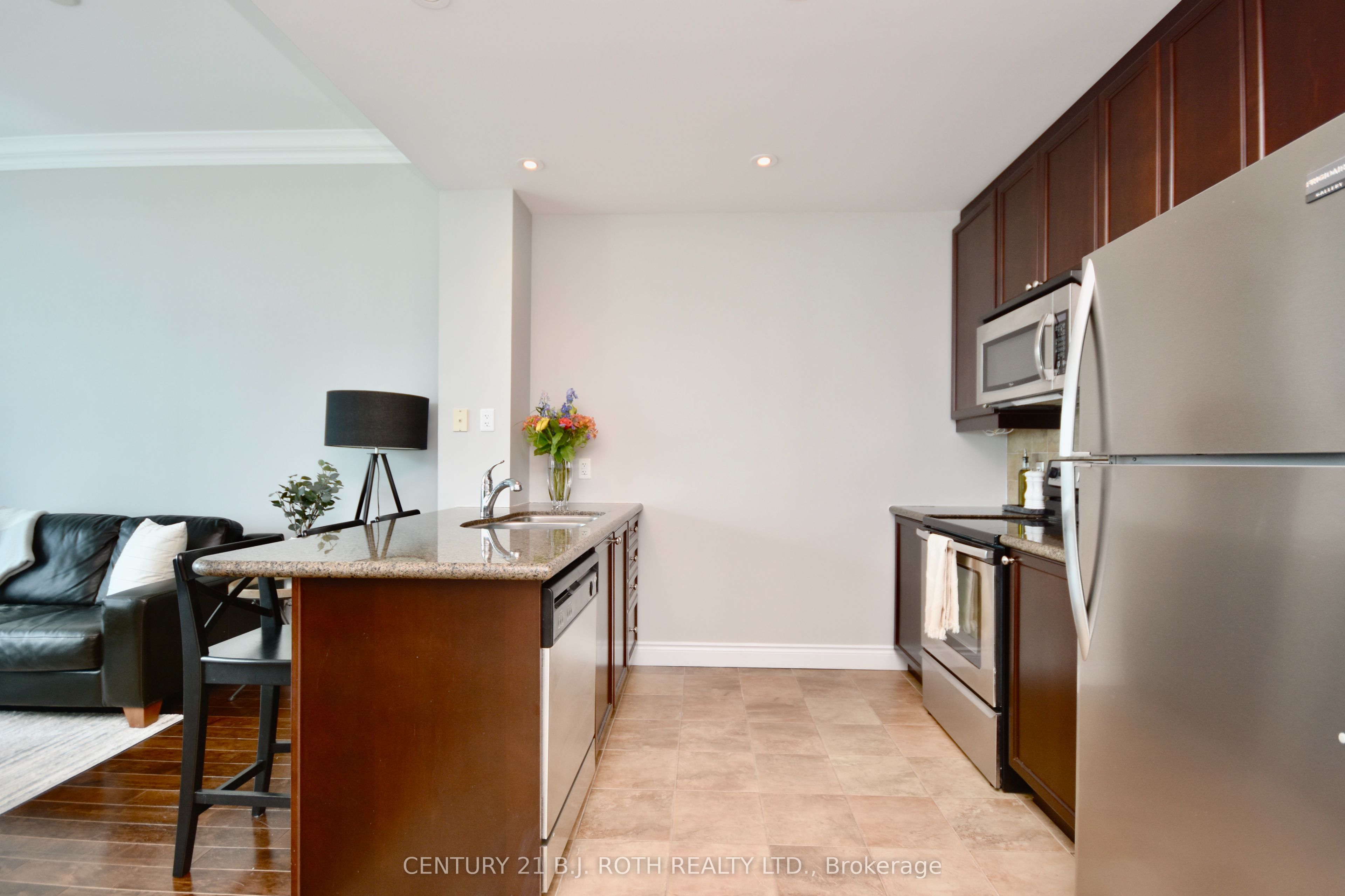 Unit PH11 - 37 Ellen Street, Barrie 2