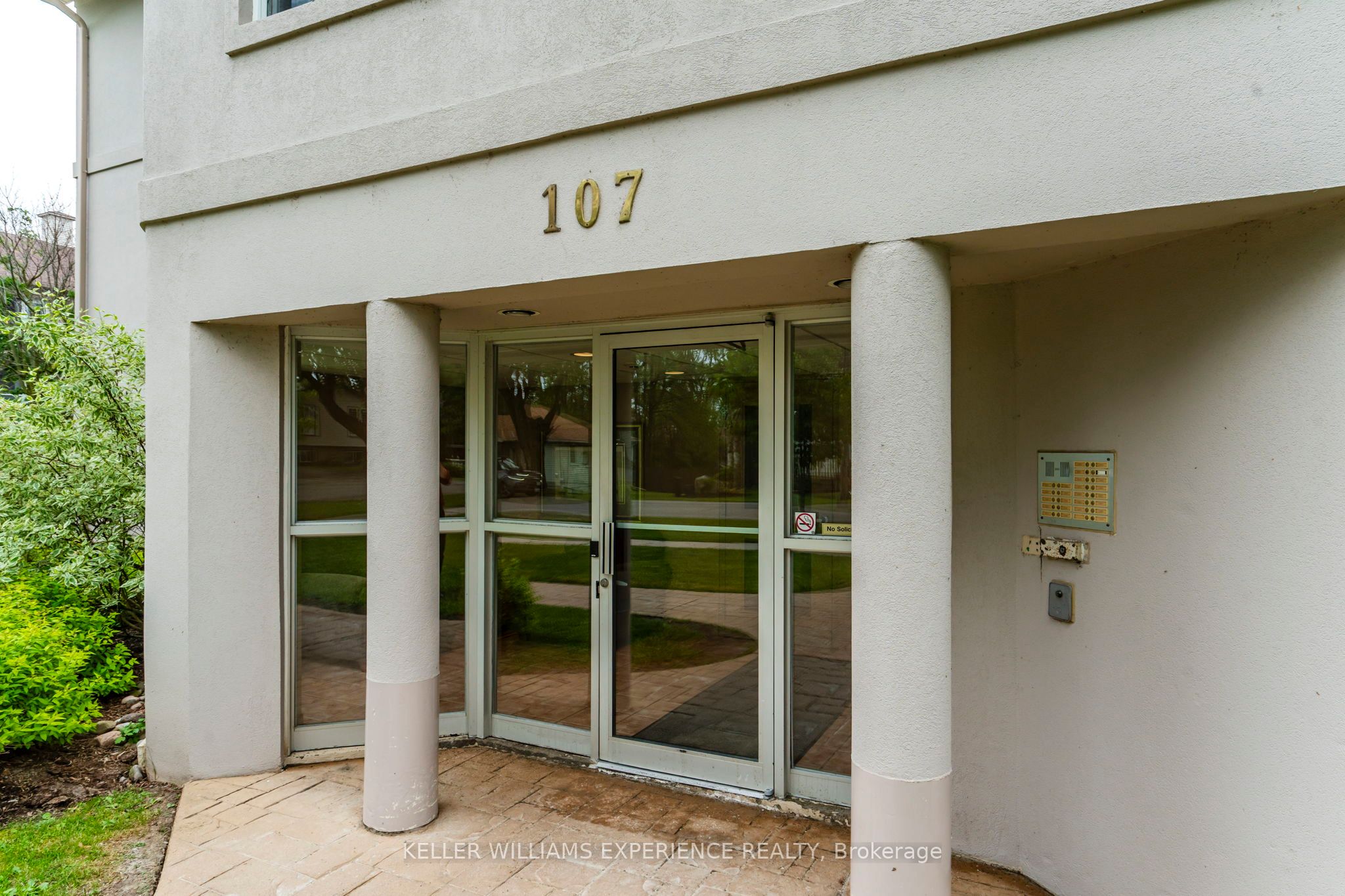 Unit 208 - 107 Bond Street, Orillia 2