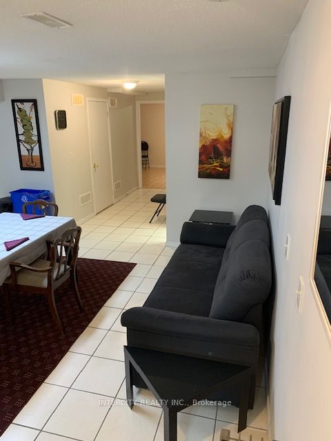 Unit Bsmt - 17 Aldwinckle Heights, North York 4