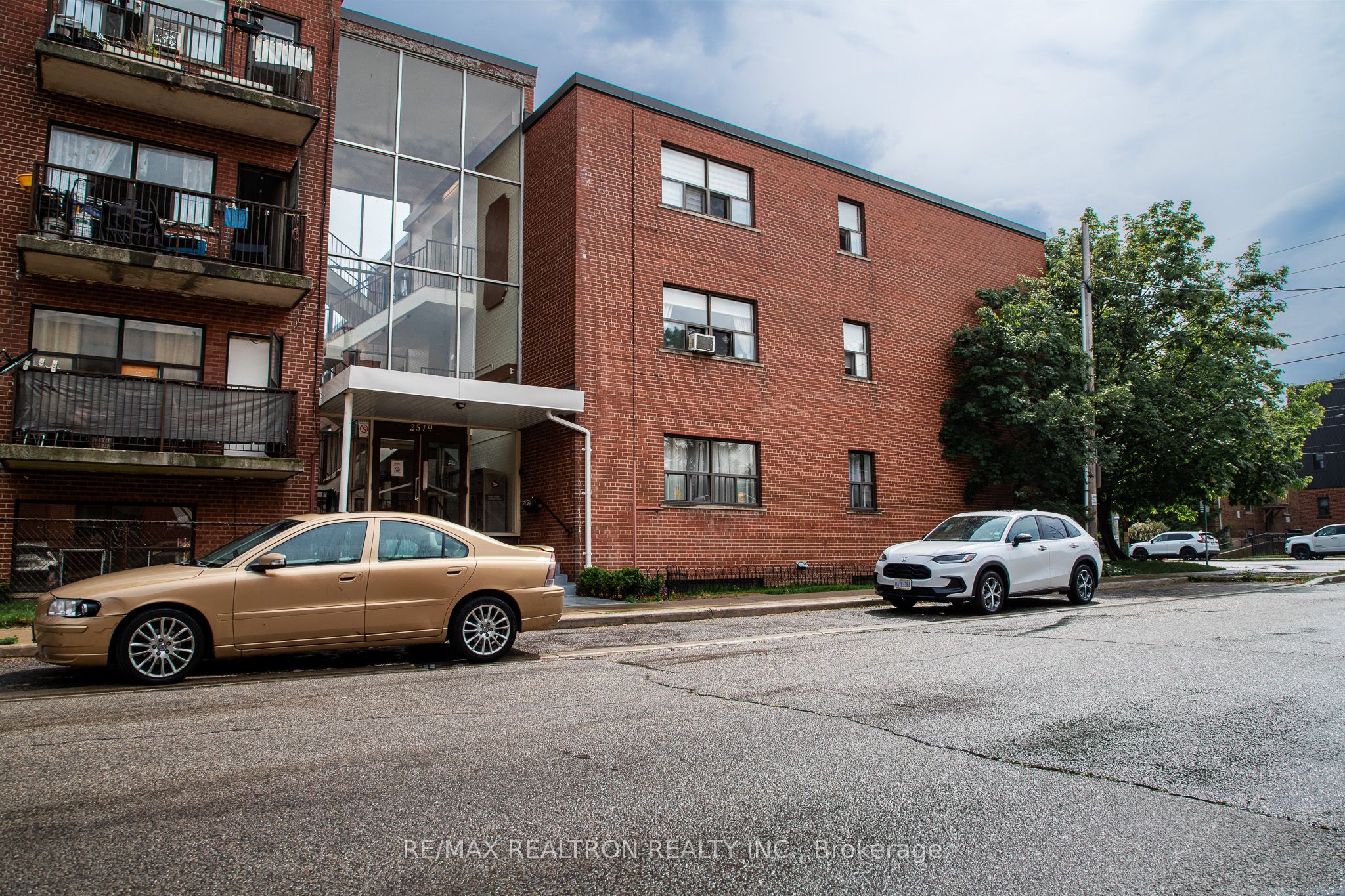 Unit 303 - 2519 Lake Shore Boulevard W, Etobicoke 2