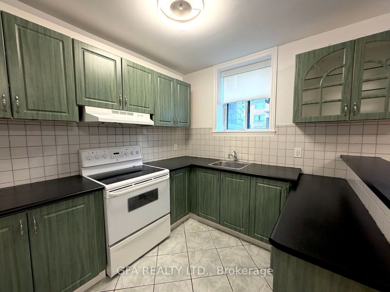 Unit B - 16 Arrowsmith Avenue, North York 4