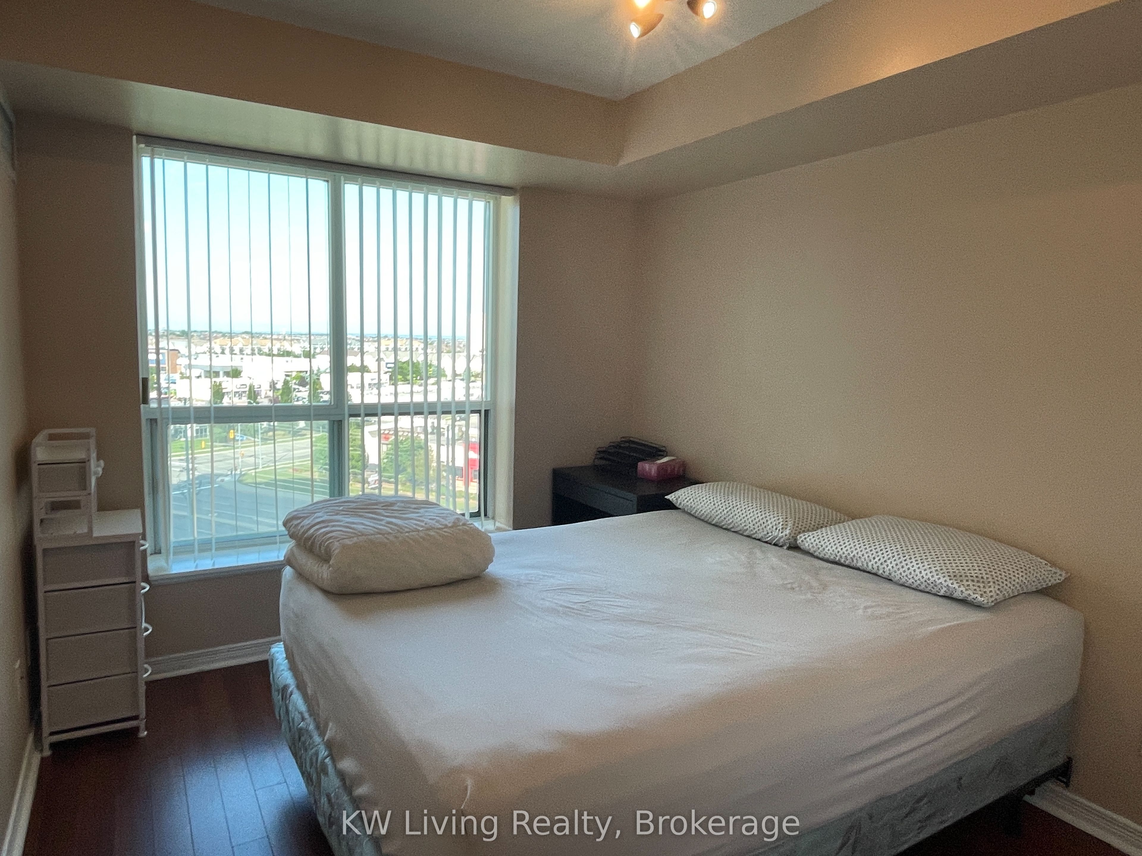 Unit 908 Room2 - 4889 Kimbermount Avenue, Mississauga 3