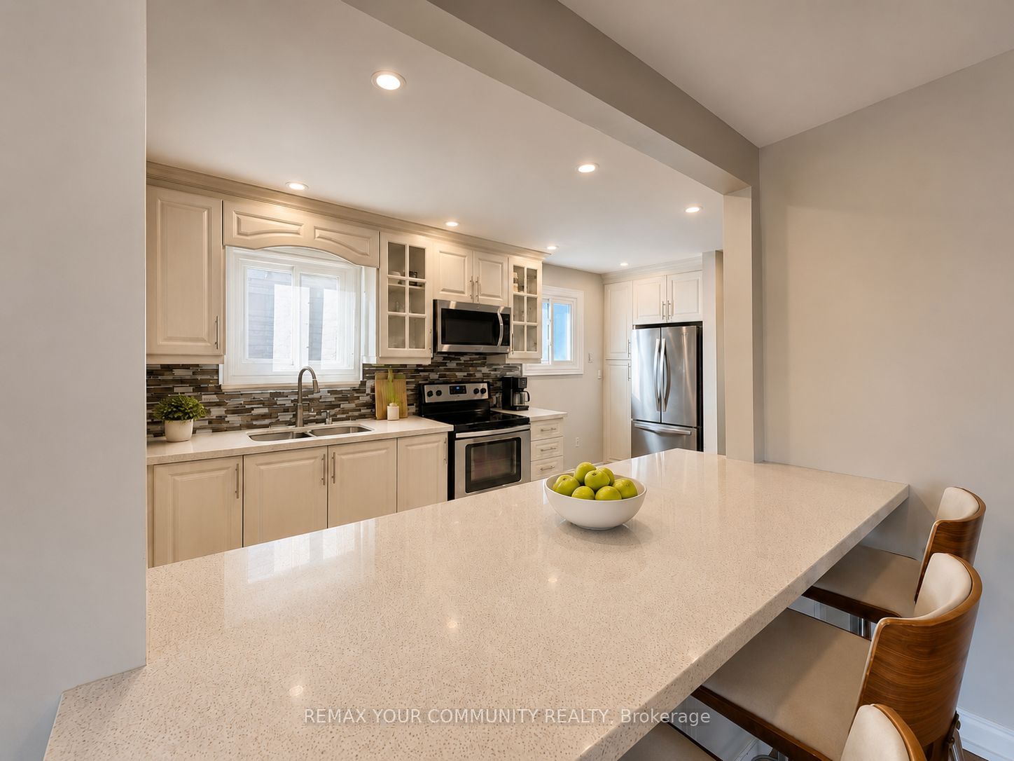 2508 Cobbinshaw Circle, Mississauga 3