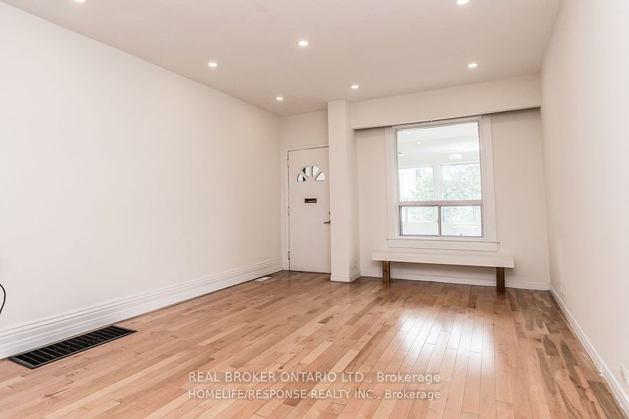 Unit Upper - 20 Golden Avenue, Toronto 5