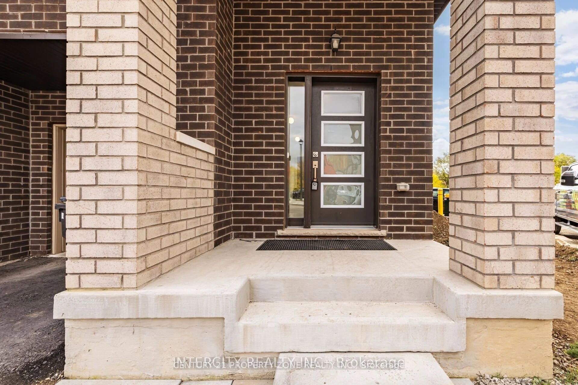 2 Queenpost Drive, Brampton 4