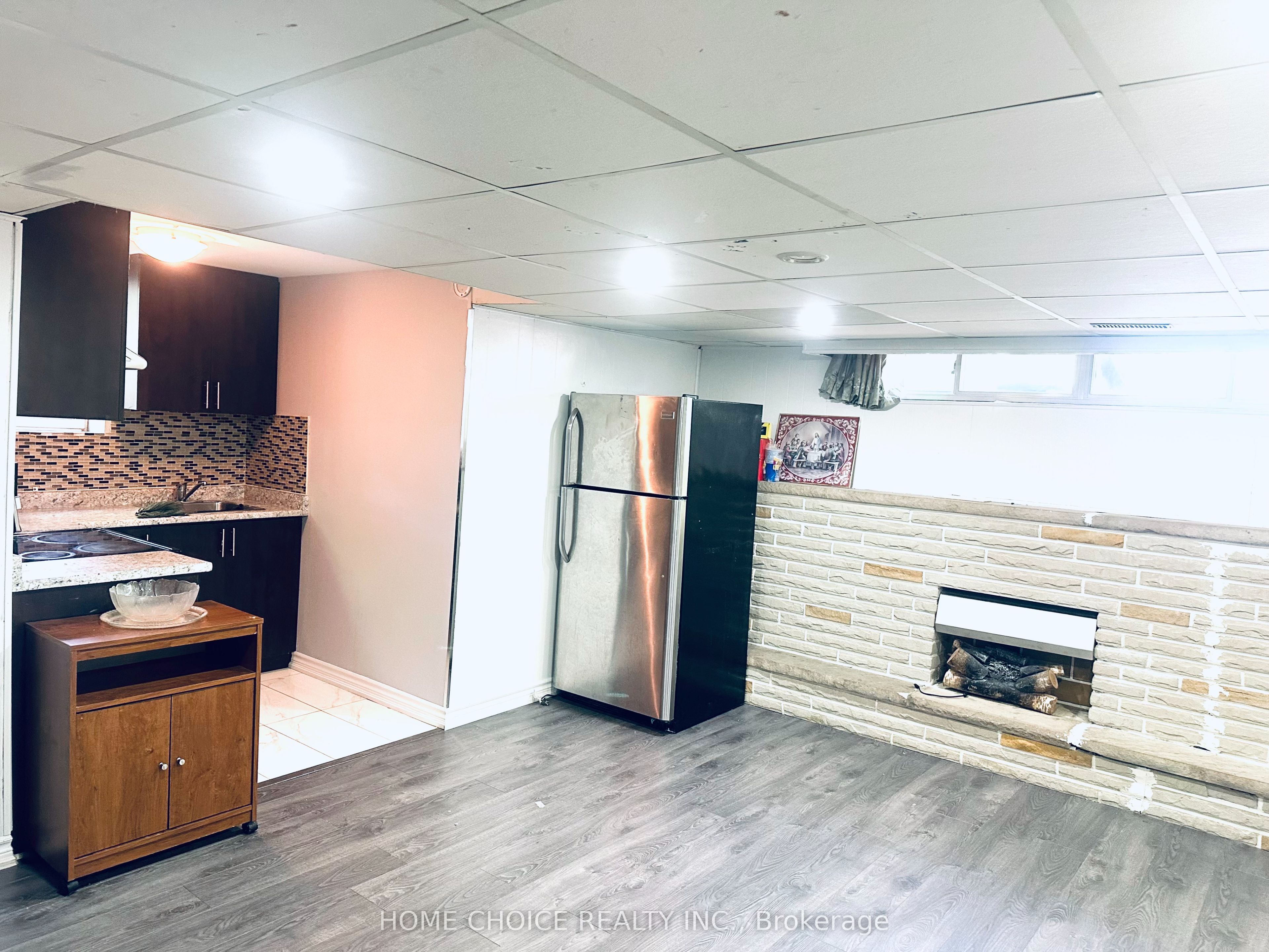 Unit lower level - 130 Earnscliffe Circle, Brampton 2