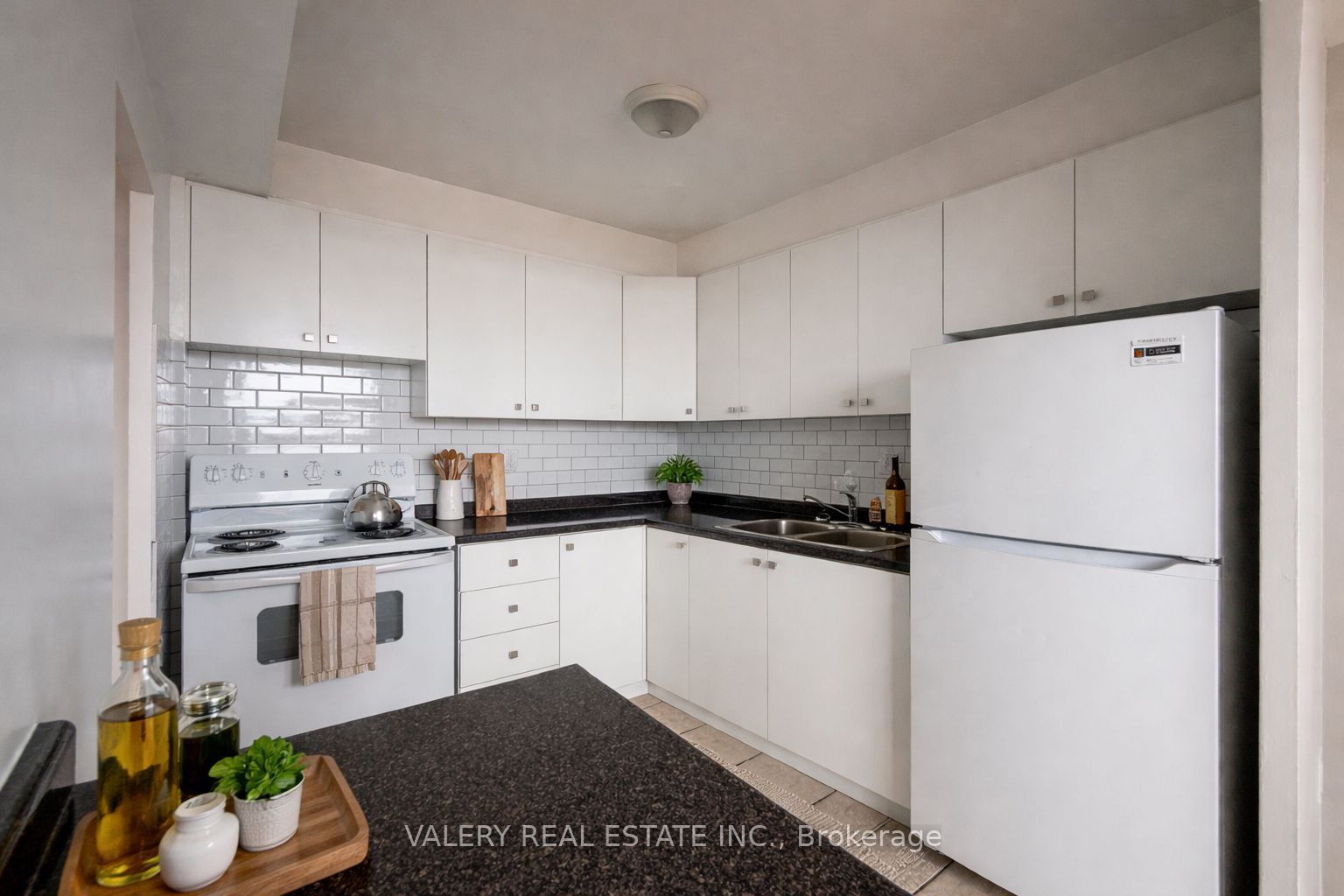 Unit 100 - 890 Jane Street, Toronto 2