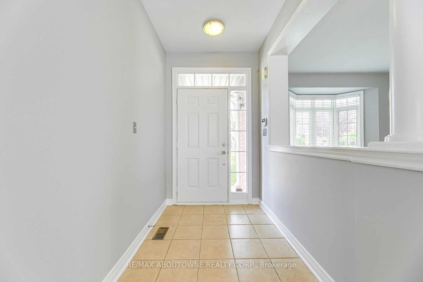 2290 Woodmont Crescent S, Oakville 4