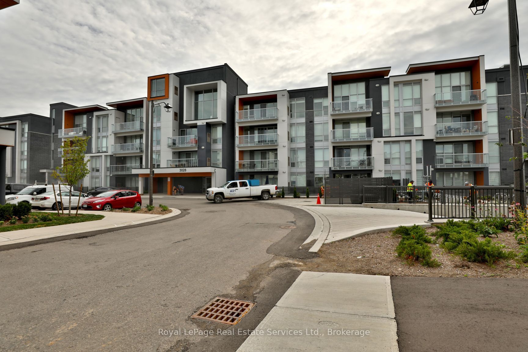 Unit 204 - 3028 Creekshore Common, Oakville 2