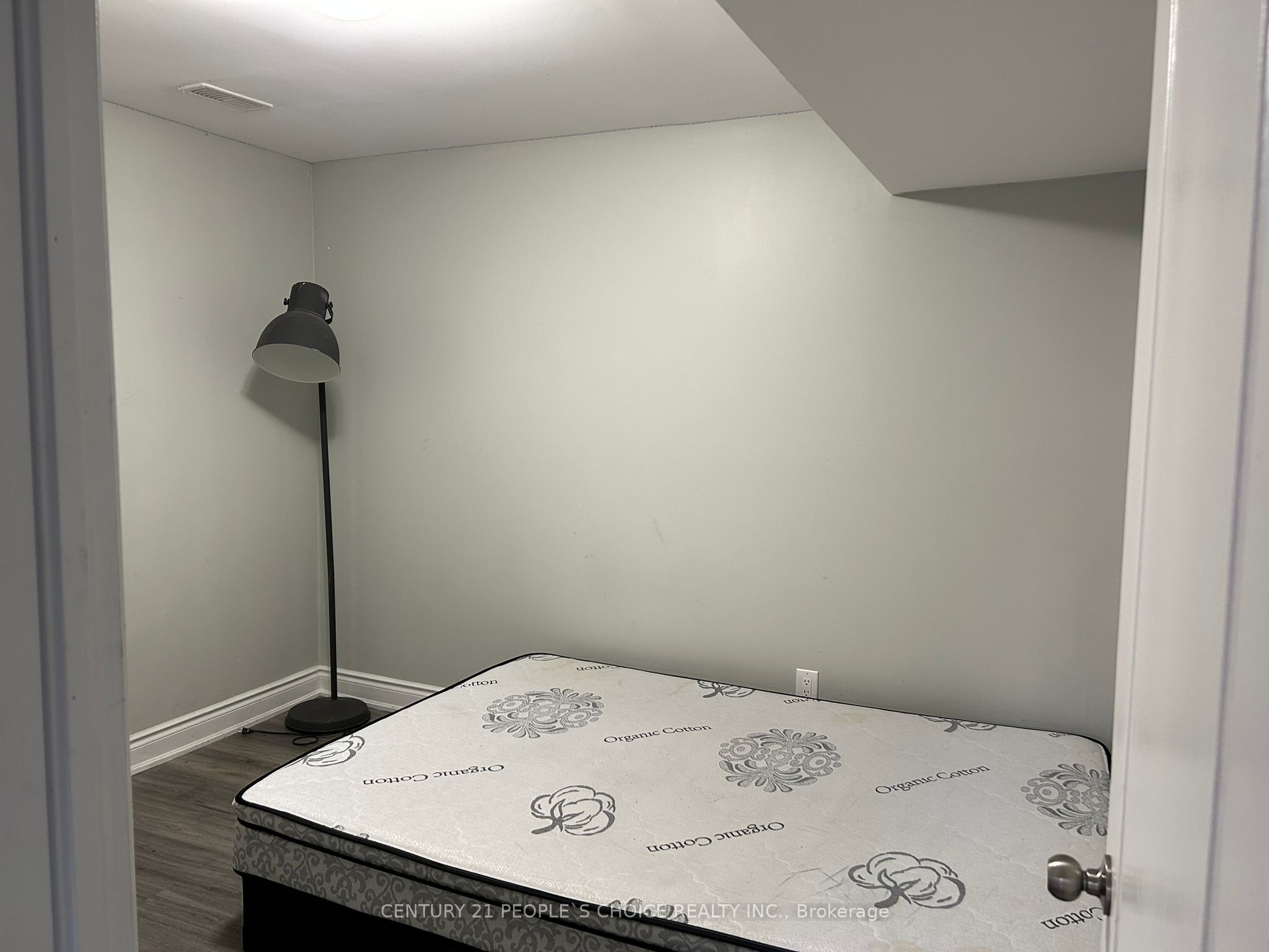 Unit Bsmt - 23 Travis Crescent, Brampton 5