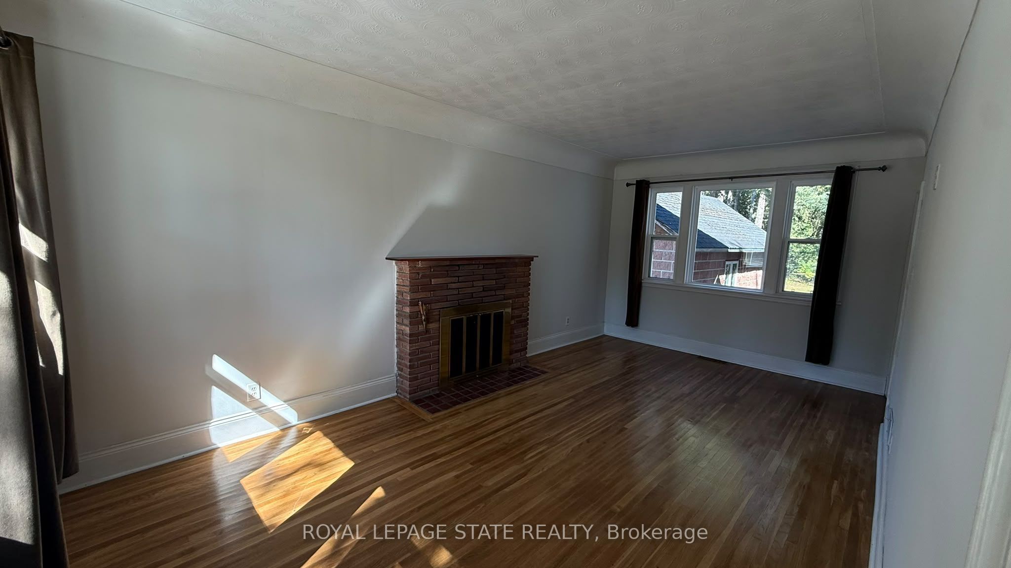 893 Lasalle Park Road, Burlington 3