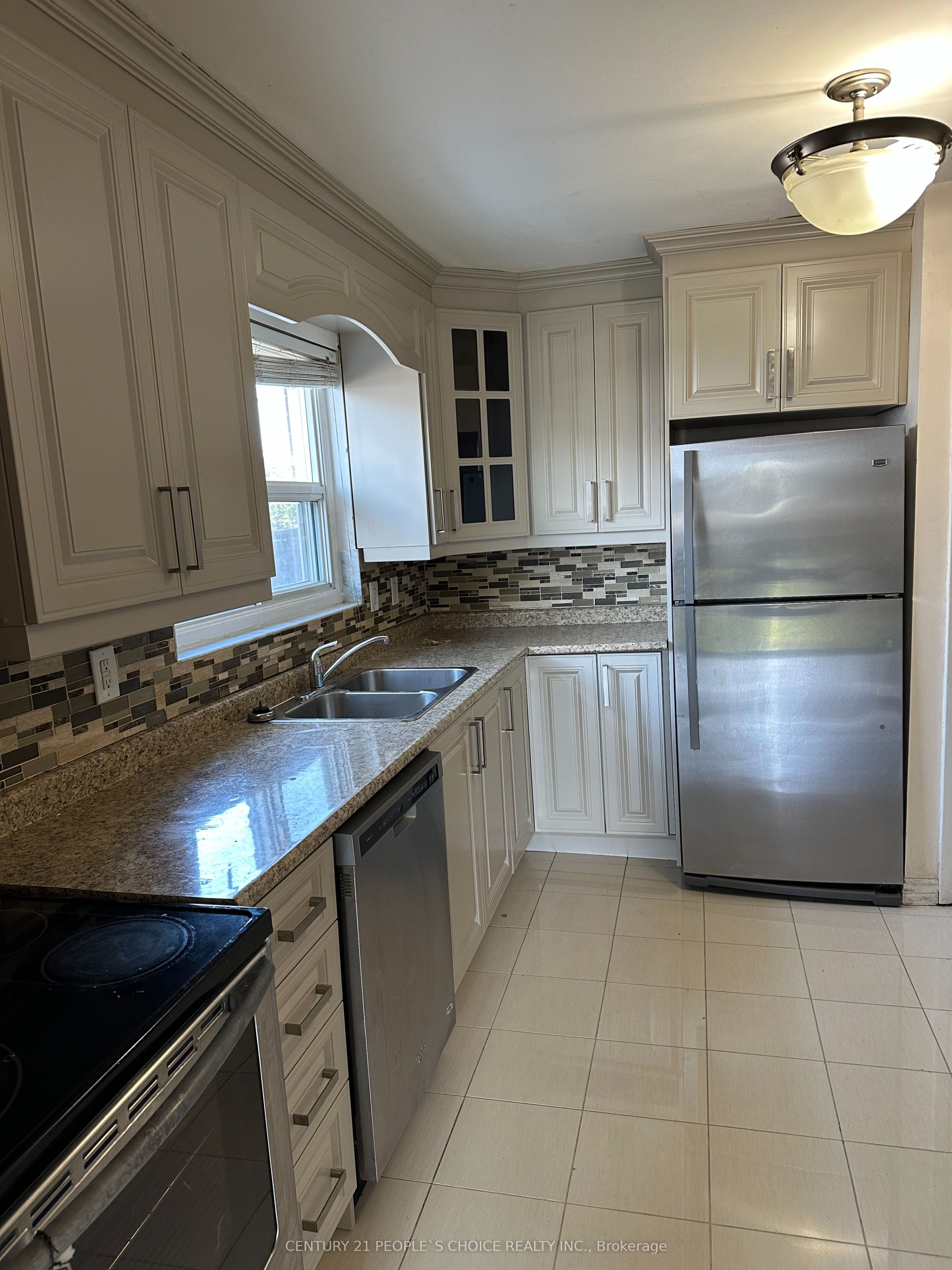 Unit Upper - 72 Cathcart Crescent, Brampton 2