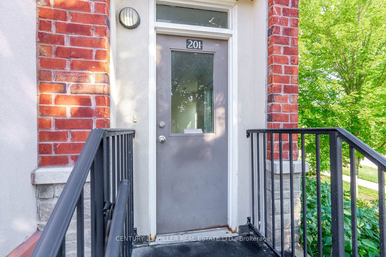 Unit 201 - 174 Bronte Street S, Milton 3