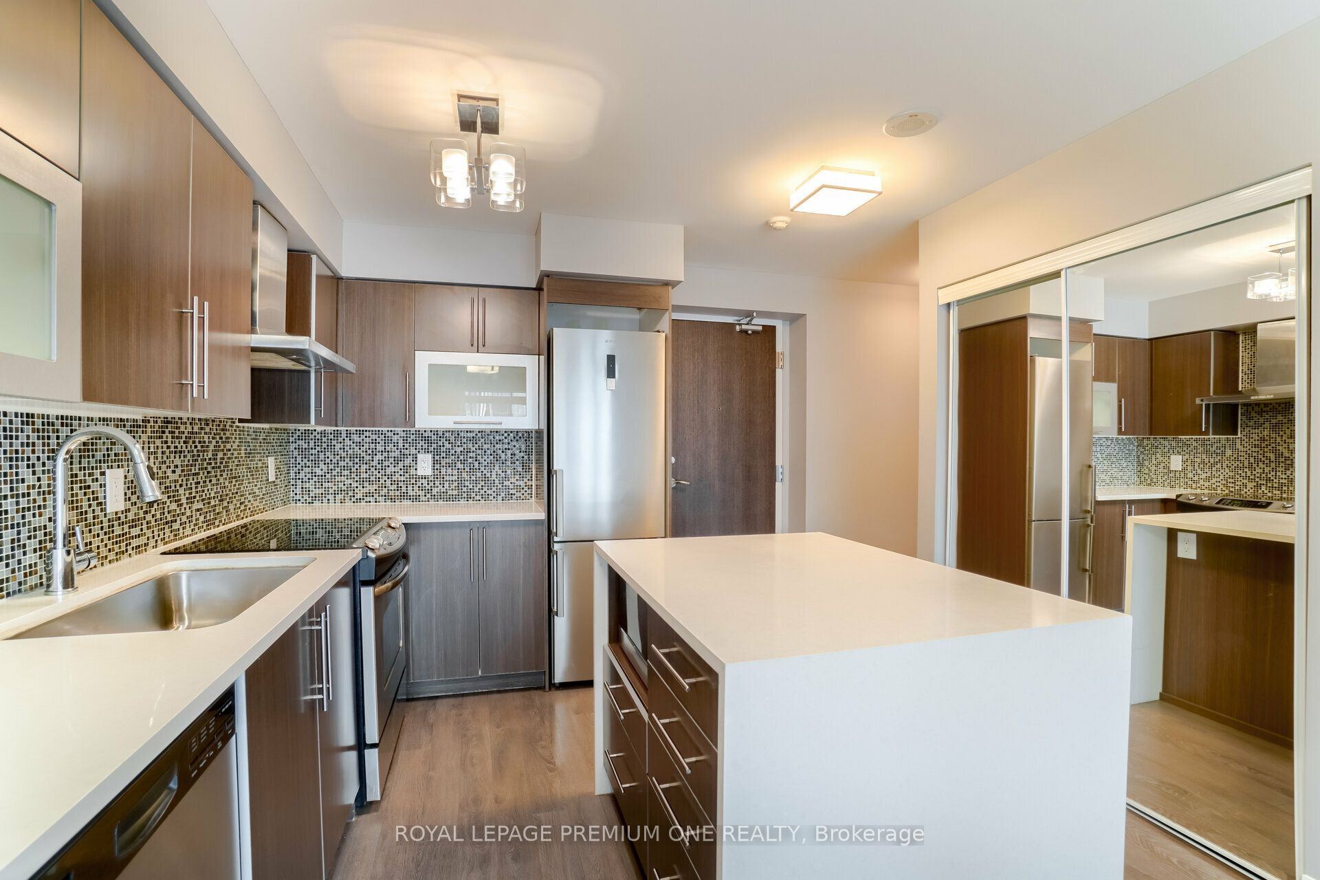 Unit 911 - 1 Michael Power Place, Etobicoke 5