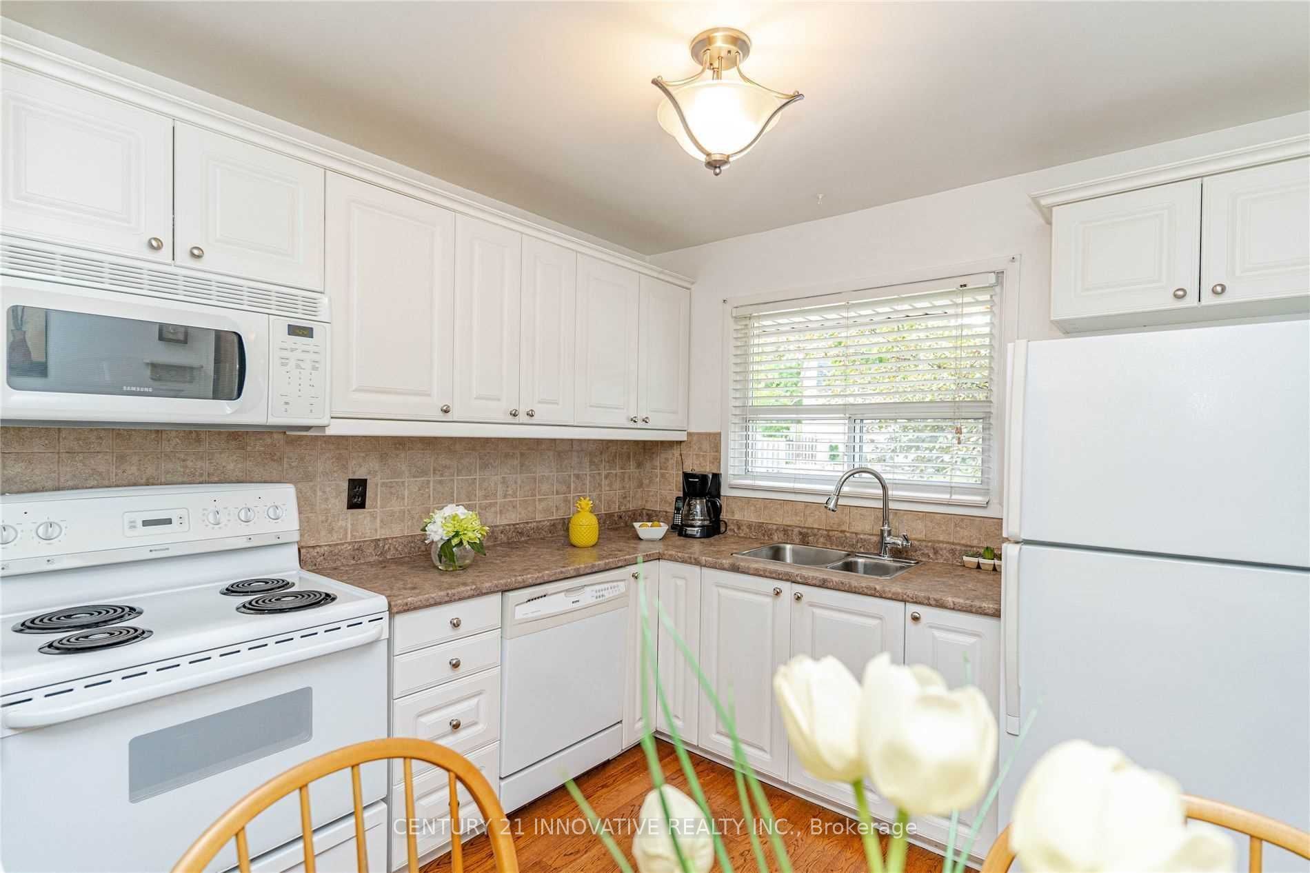 25 Gladstone Square, Brampton 3