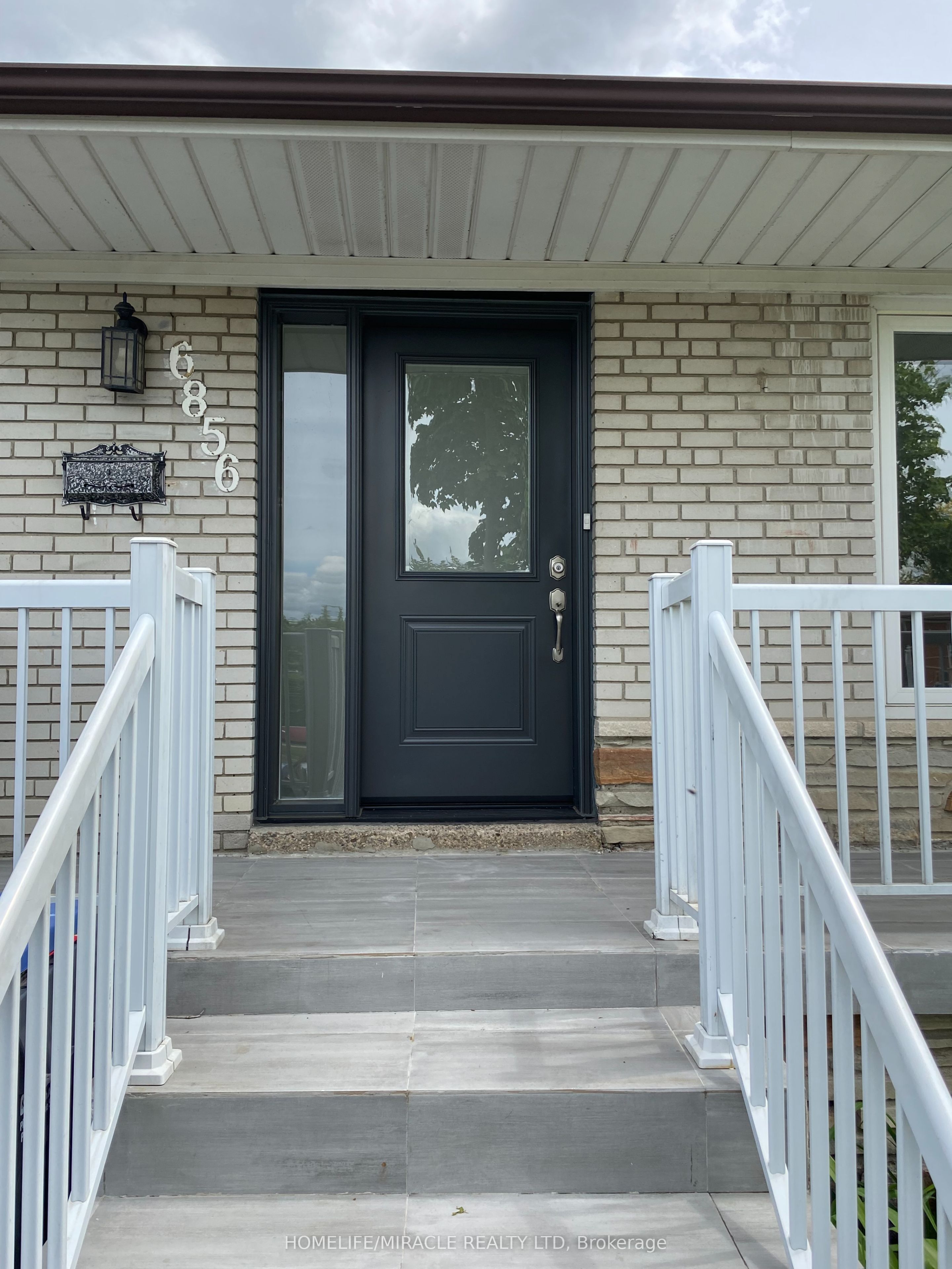 6856 Darcel Avenue, Mississauga 2
