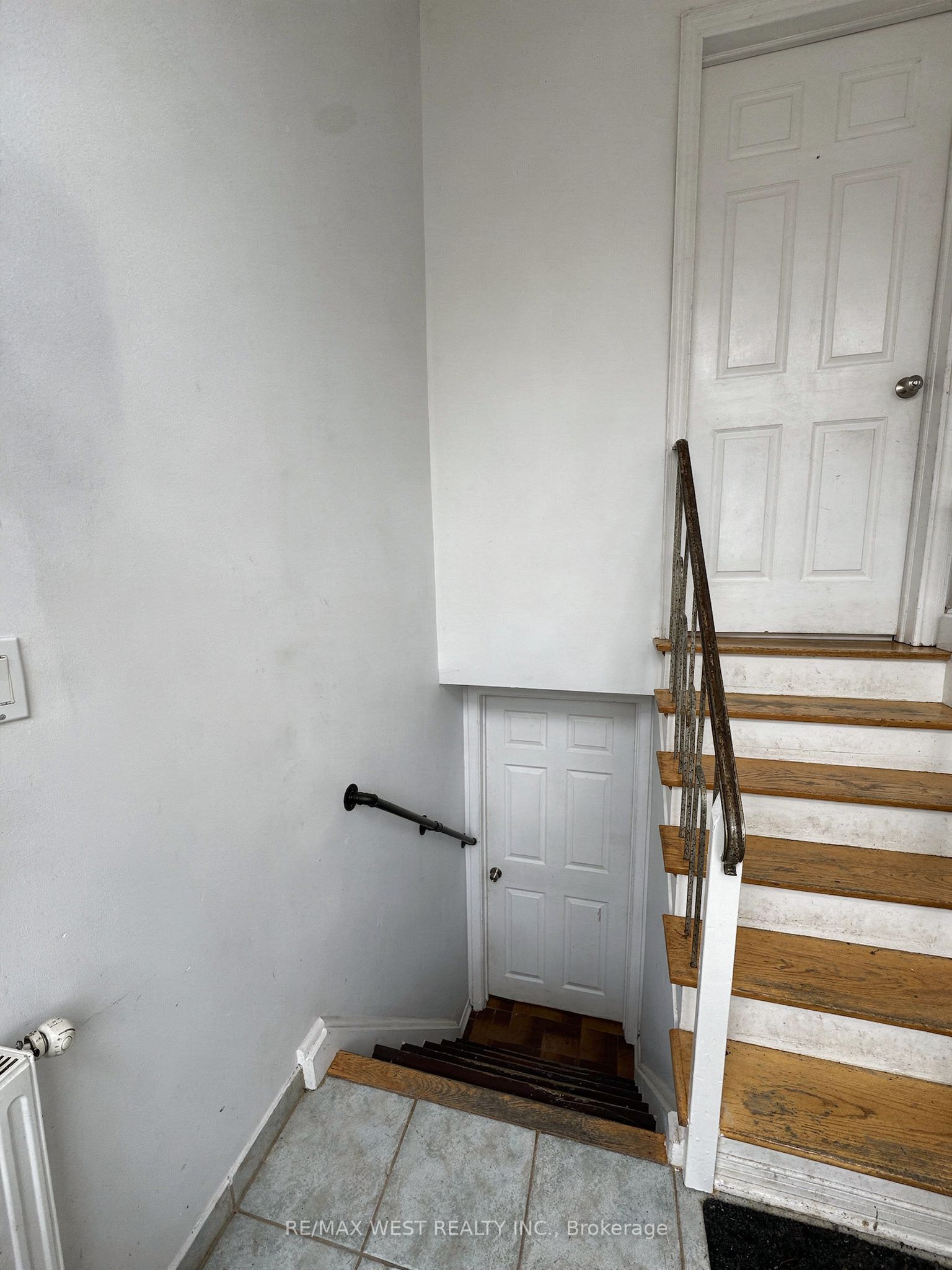 Unit Lower Level - 31 Valencia Crescent, North York 3