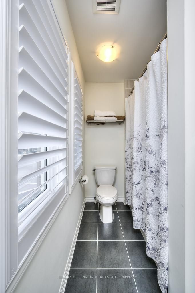 312 Gillett Point, Milton 4