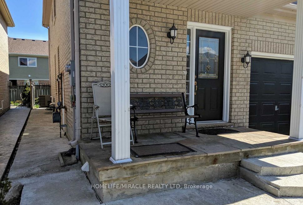 Unit Upper - 22 Pauline Crescent, Brampton 2