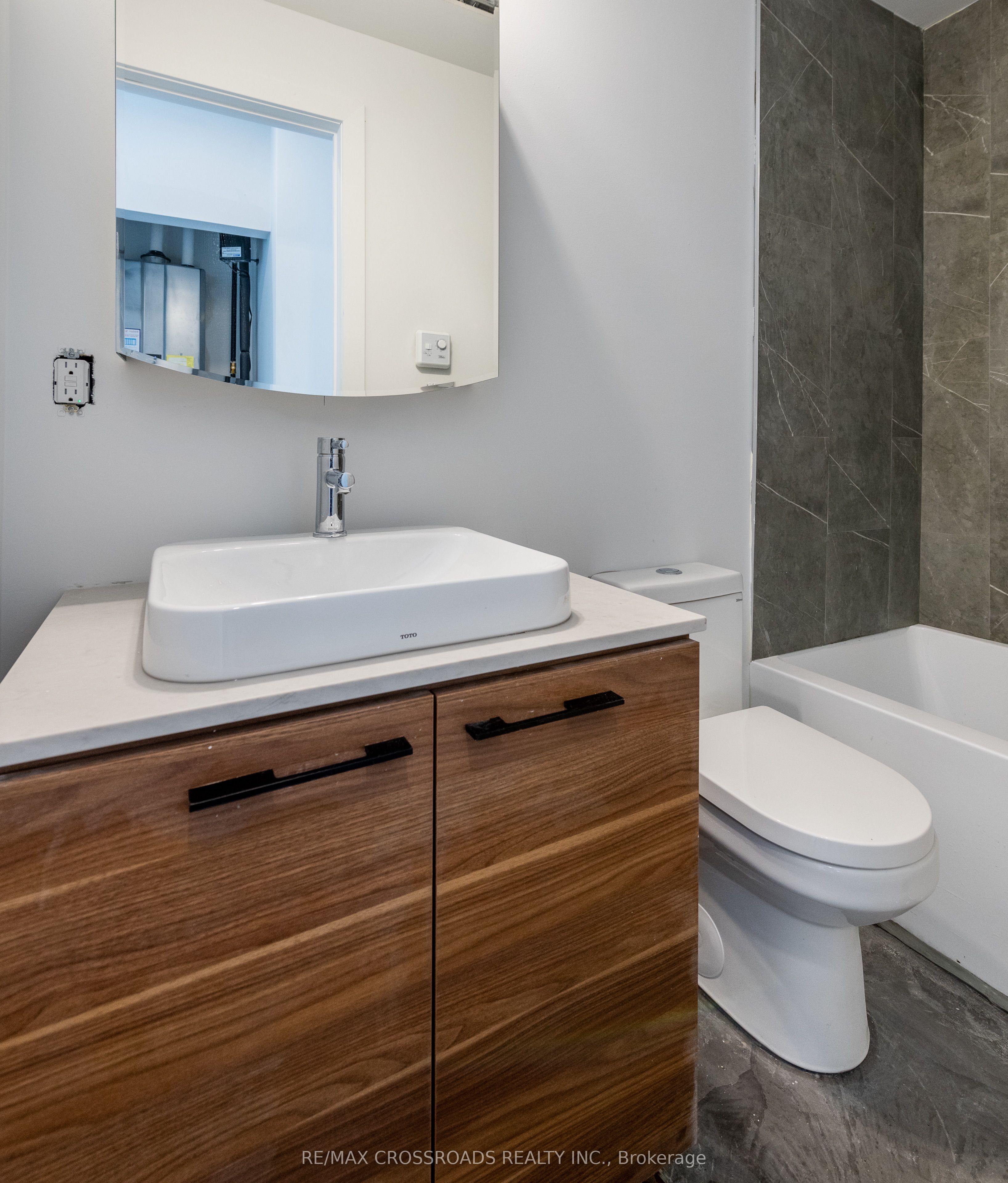 Unit 3A - 3333 Dundas Street W, Toronto 3