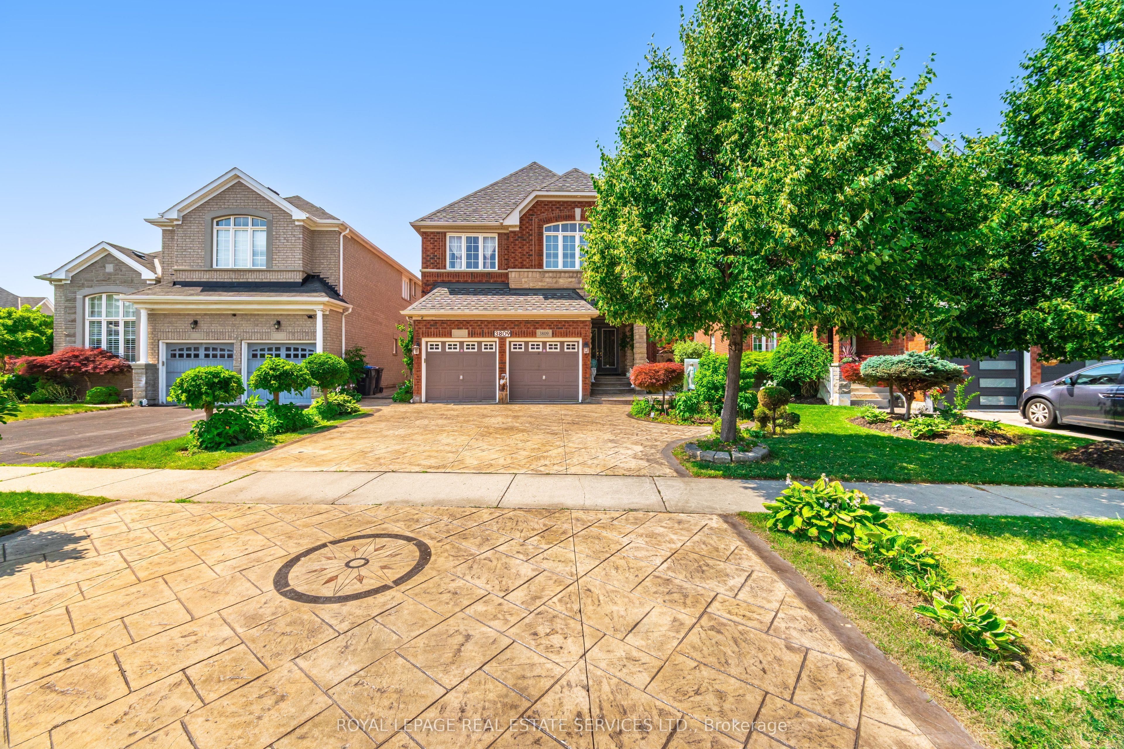 3809 Candlelight Drive, Mississauga 2