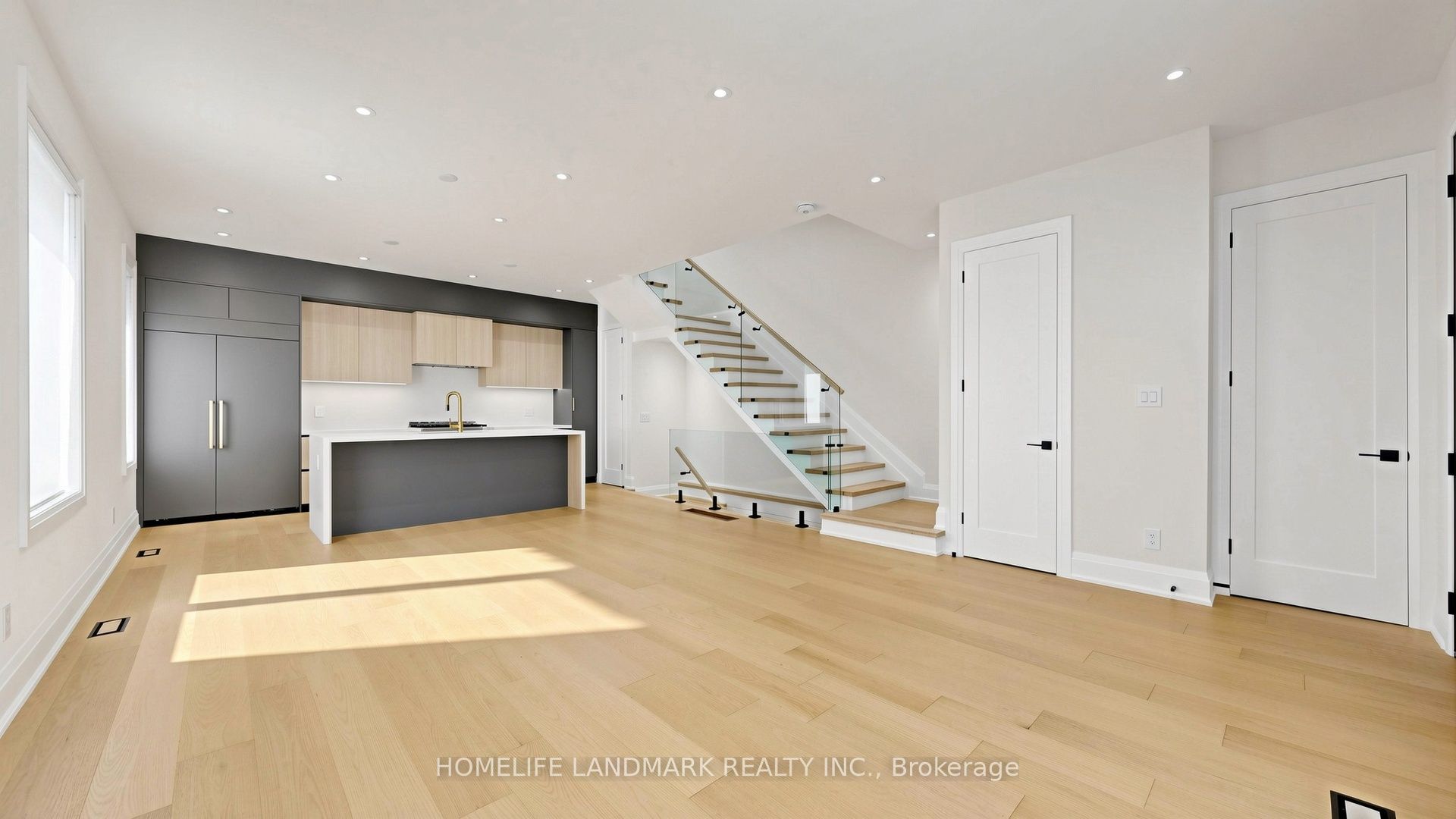 Unit Unit A - 750 Glengrove Avenue W, North York 3