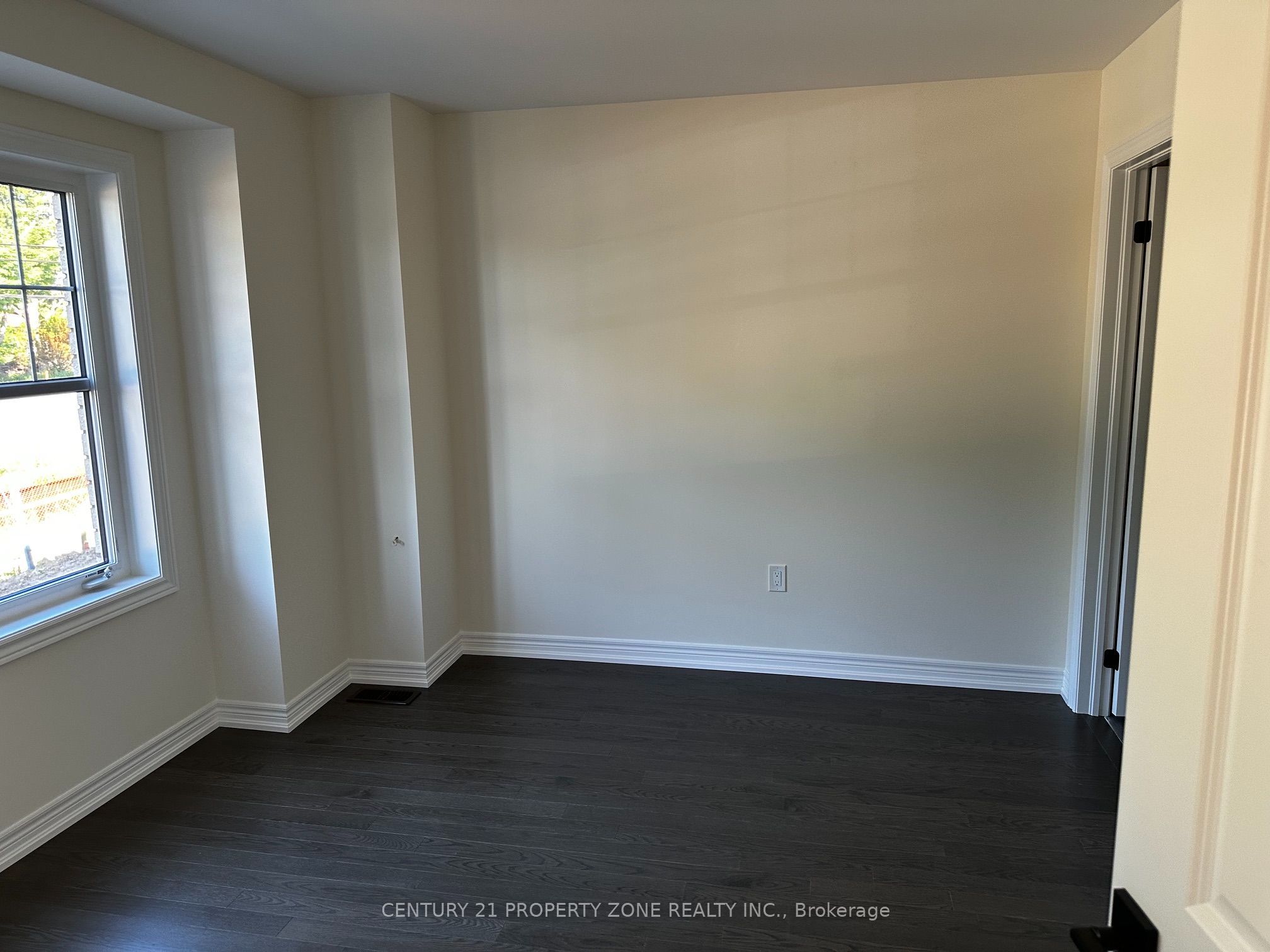 Unit Room 1 - 15685 Airport Road, Caledon 3