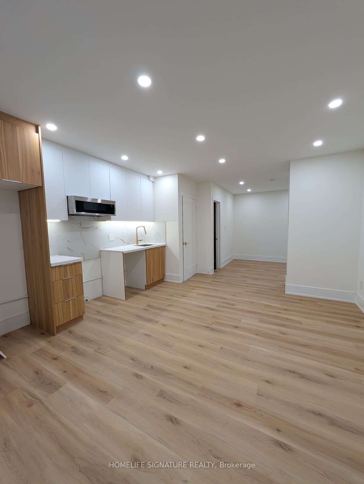 Unit Garden Suite - 22 Medina Place, Brampton 2