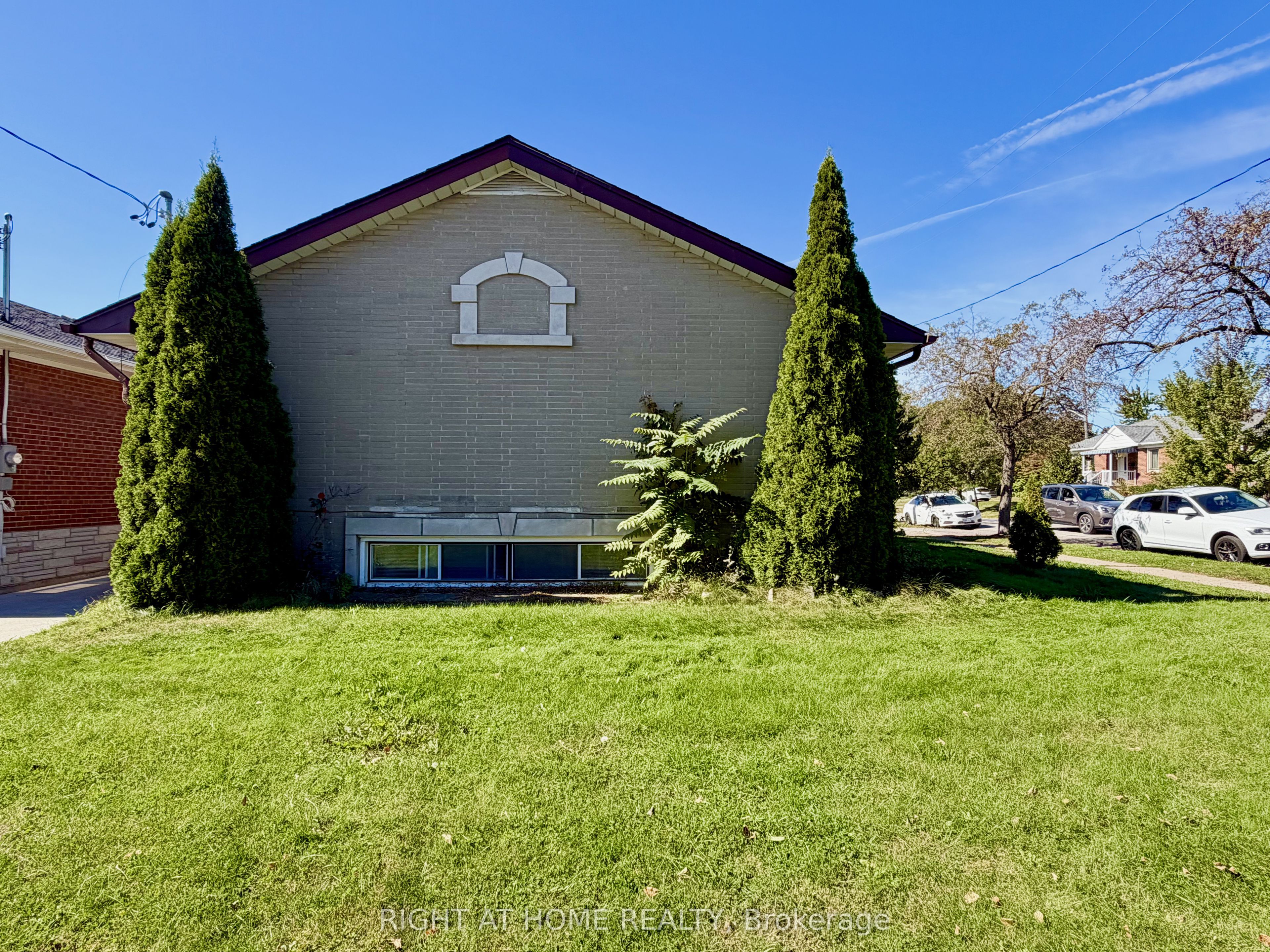 35 Warnica Avenue, Etobicoke 2