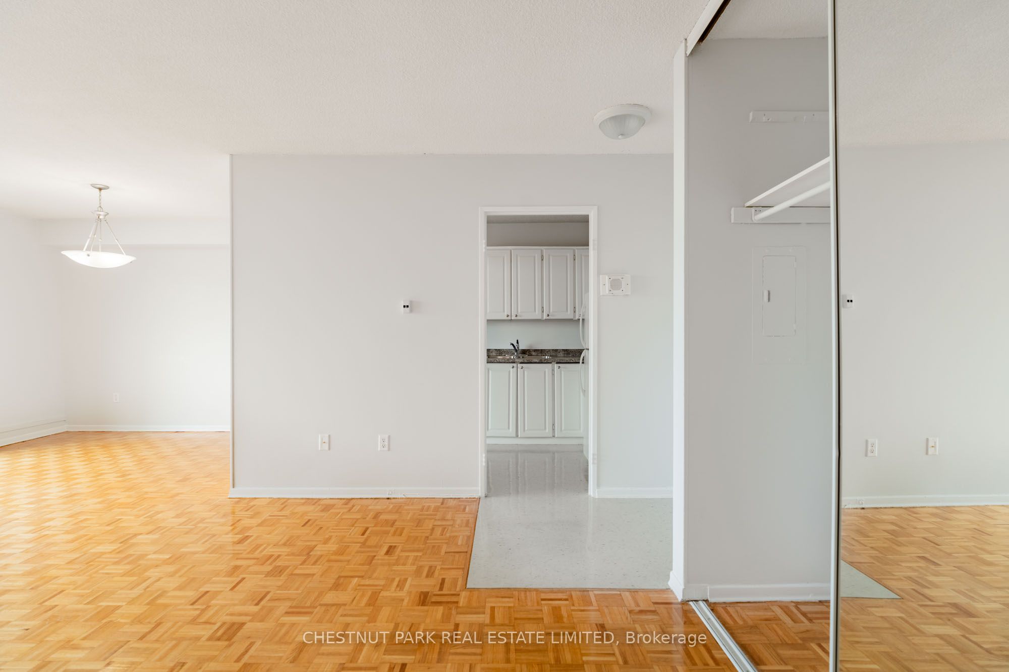 Unit 1412 - 150 Lakeshore Road W, Mississauga 5