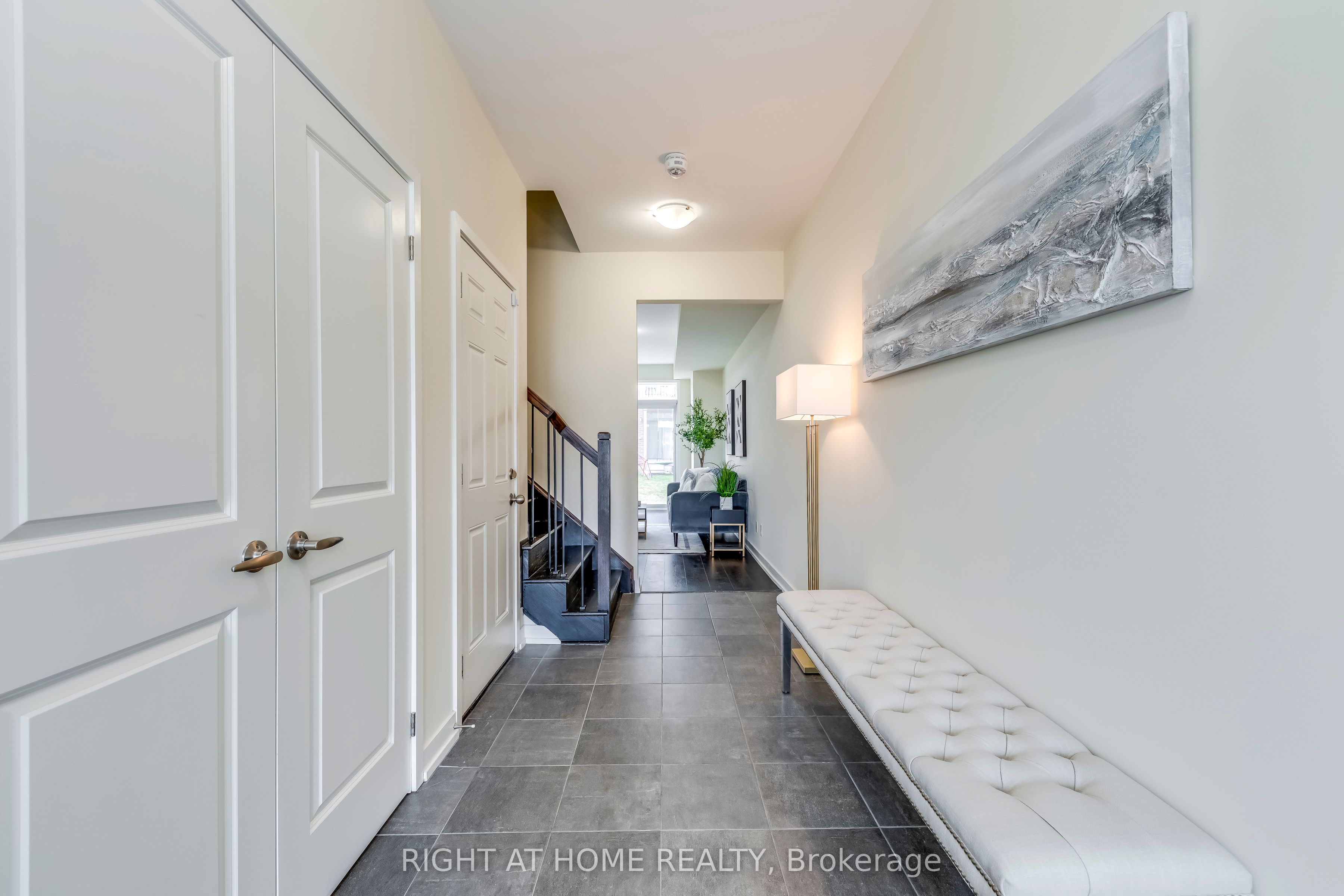 272 Squire Crescent, Oakville 2