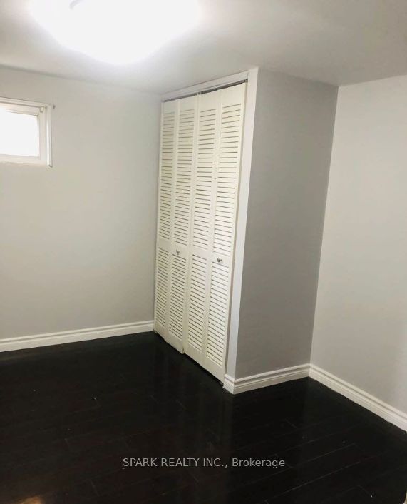 27 Erlesmere Avenue, Brampton 3