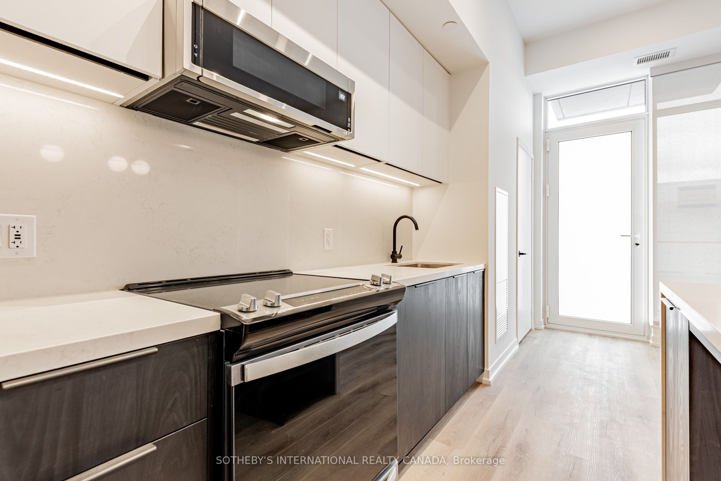 Unit 101 - 5 York Garden Way, North York 4