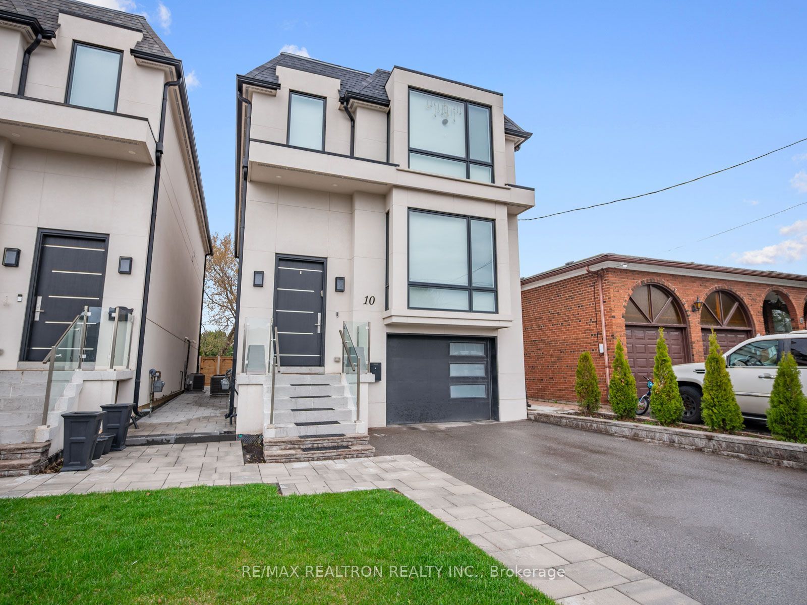 Unit Lower - 10 Katherine Road, North York 3