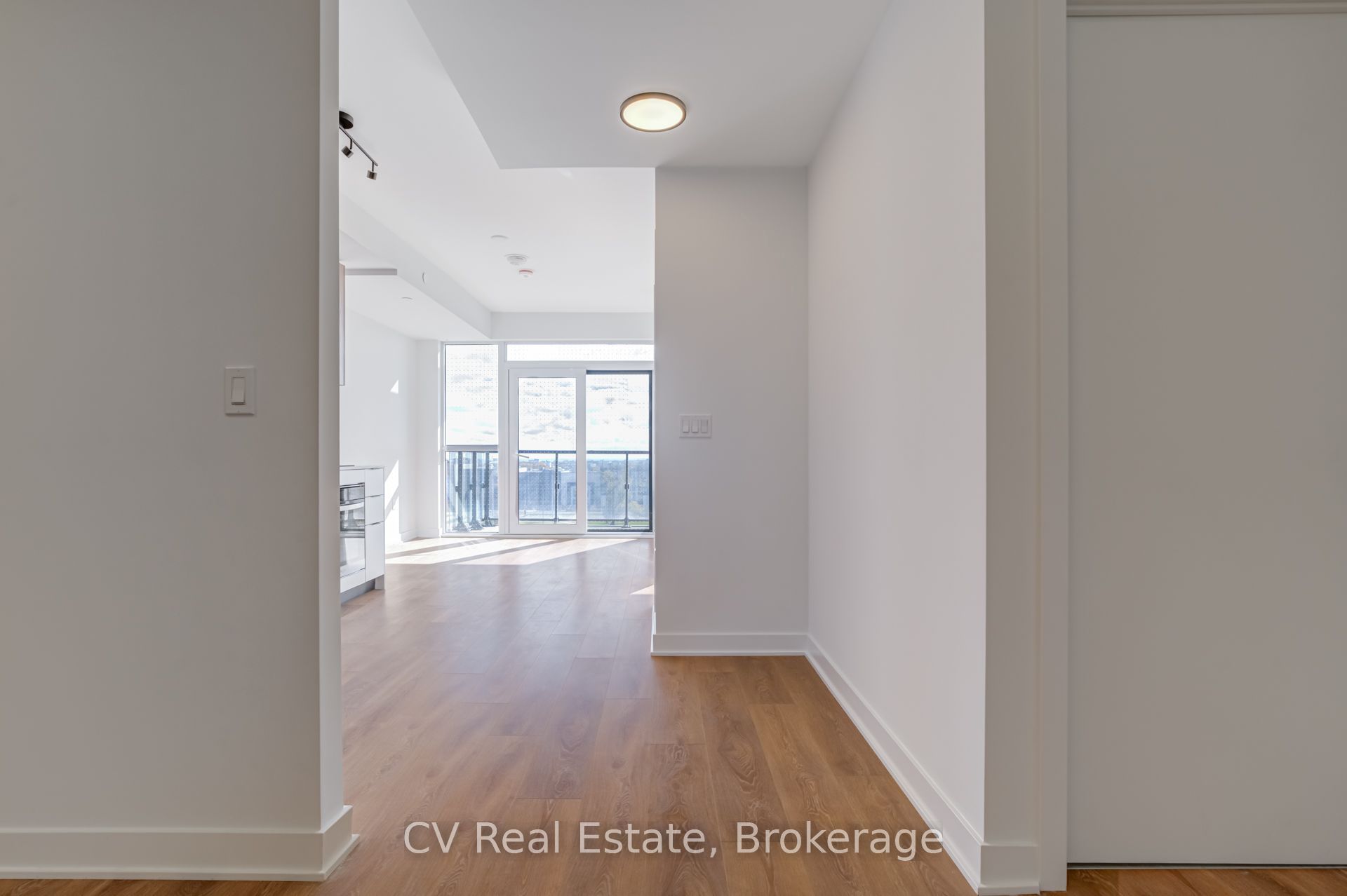 Unit 407 - 1037 The Queensway, Etobicoke 3
