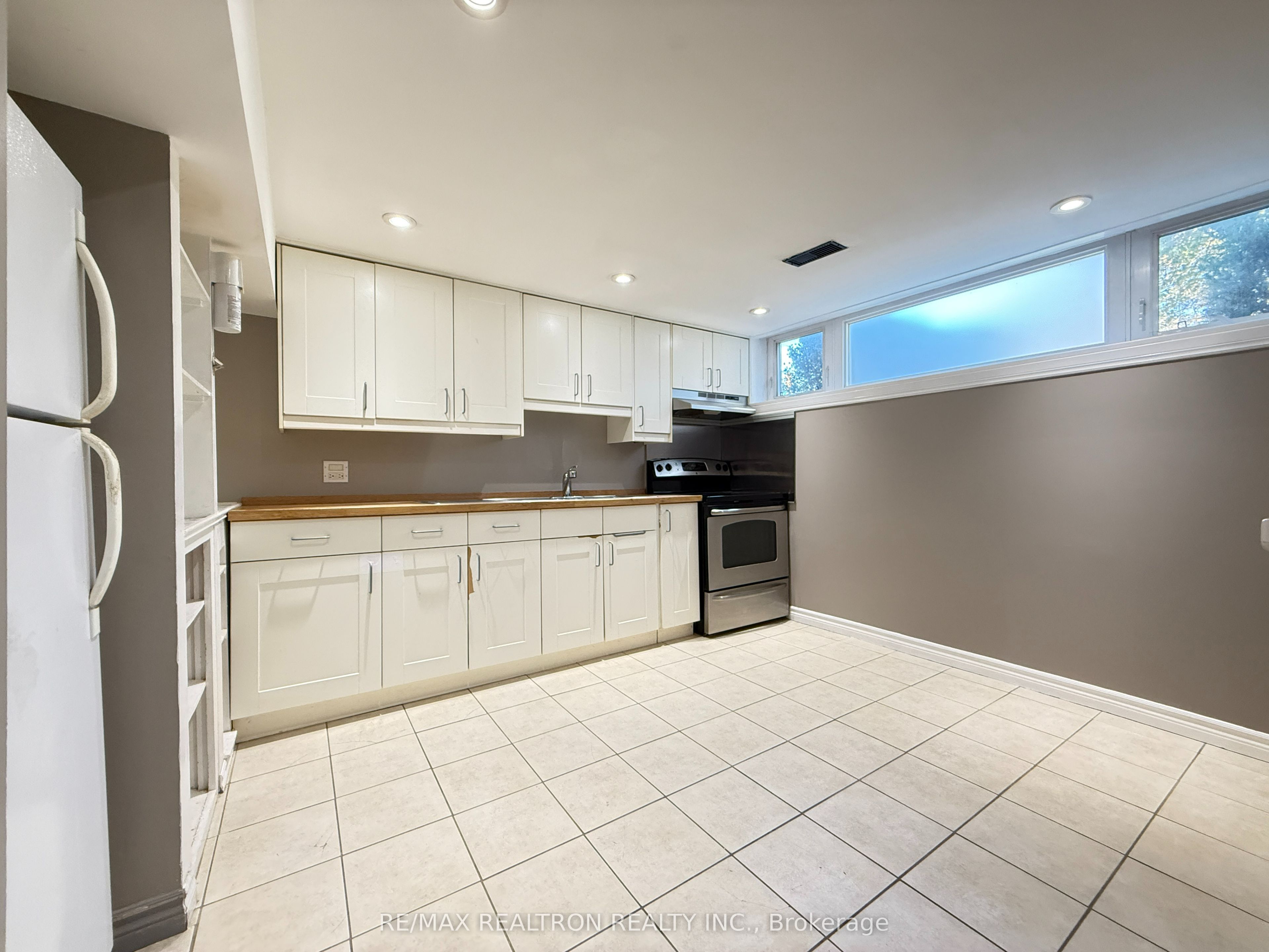 Unit Lower - 97 Post Road, Brampton 2
