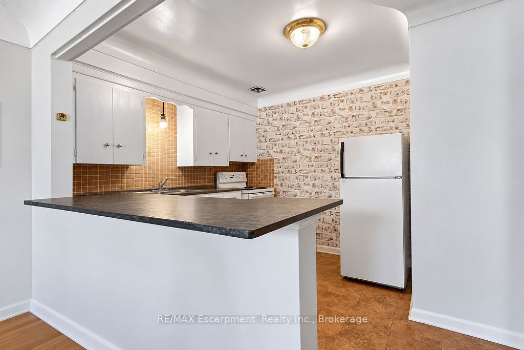 Unit 303 - 830 Robinson Street, Burlington 4