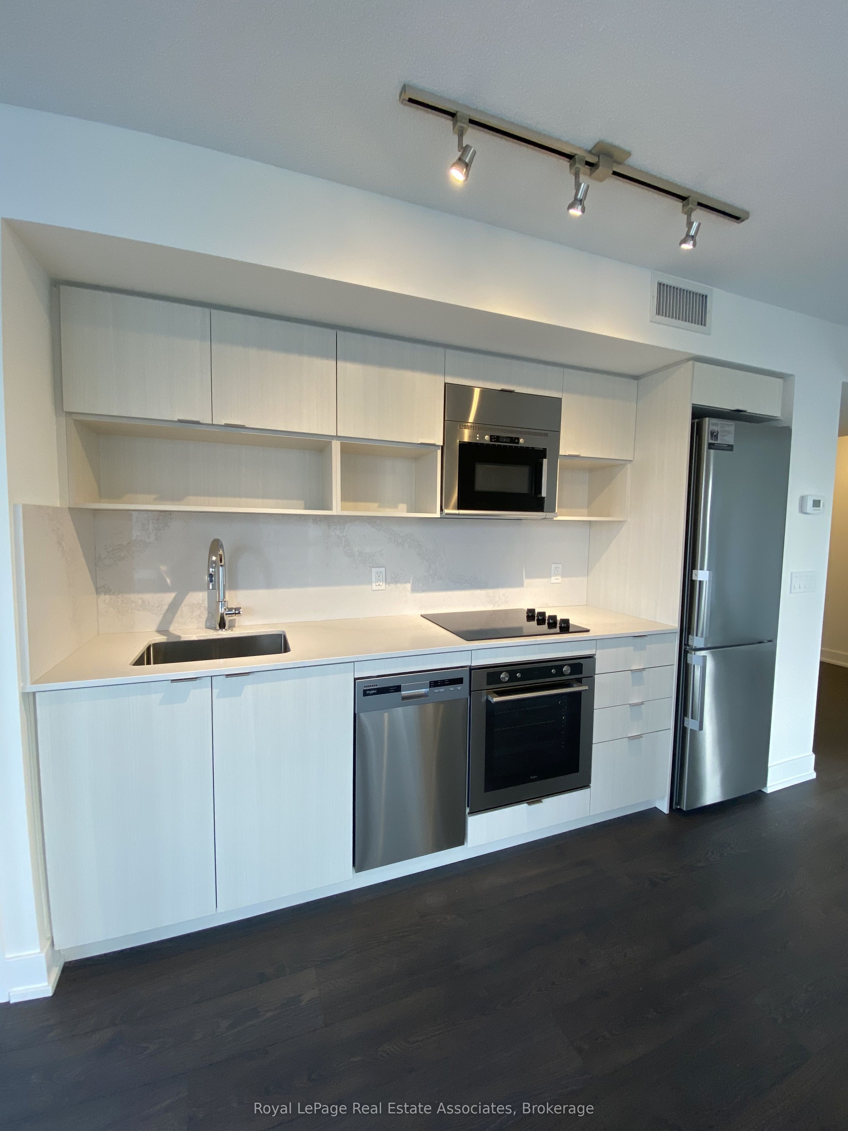 Unit 702 - 7 Mabelle Avenue, Etobicoke 4