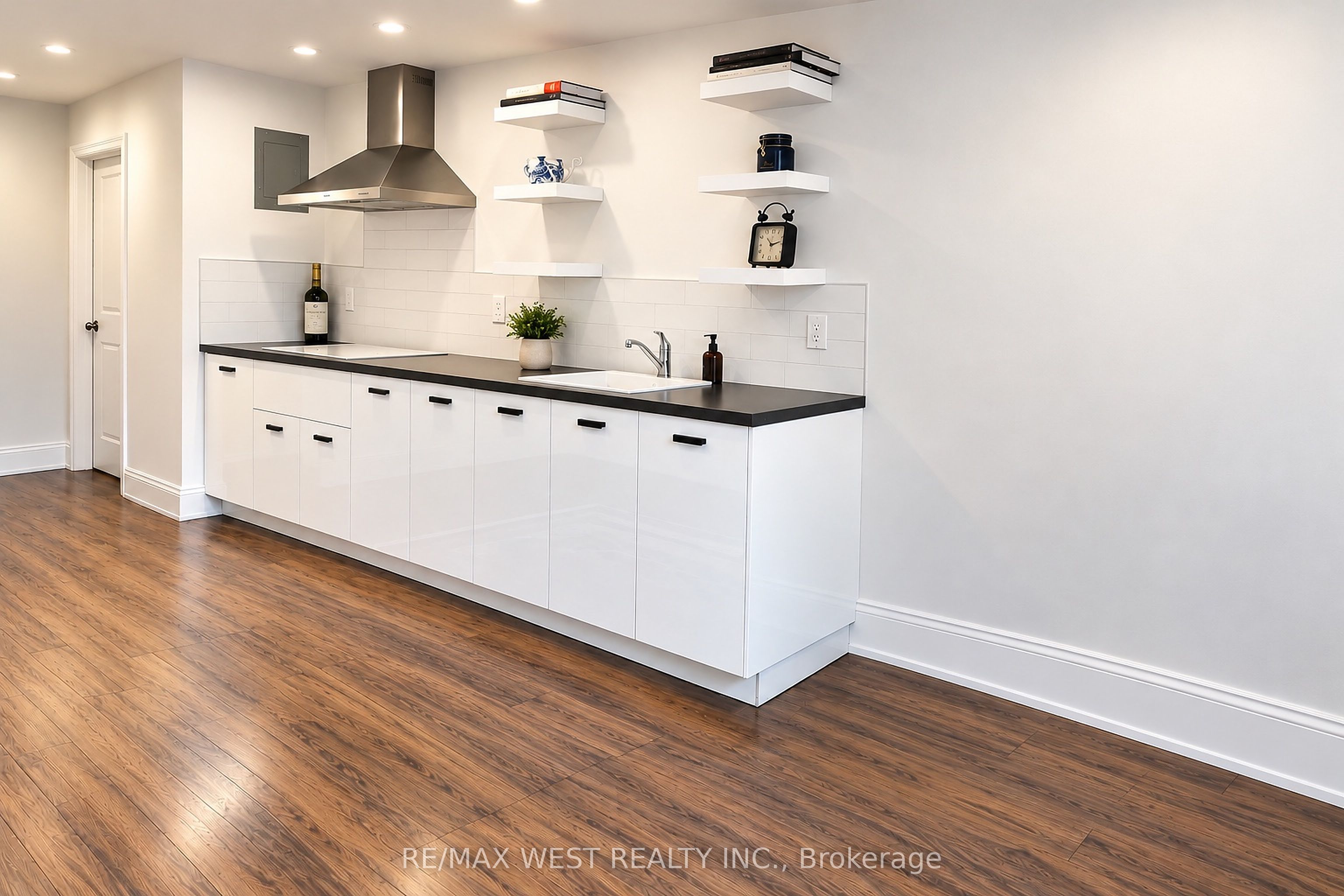 Unit 4 - 117 Rosemount Avenue, Toronto 5