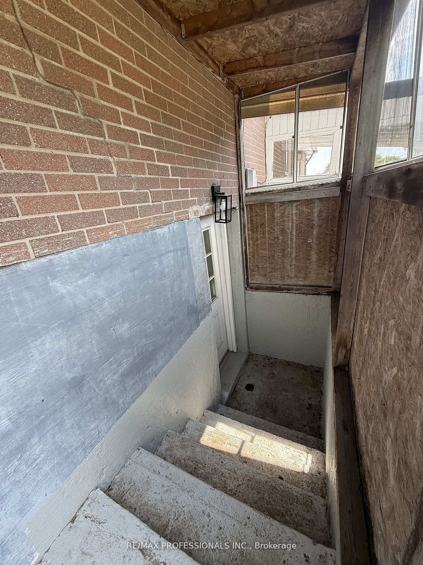 Unit Basement - 23 Dunwich Place, Brampton 2