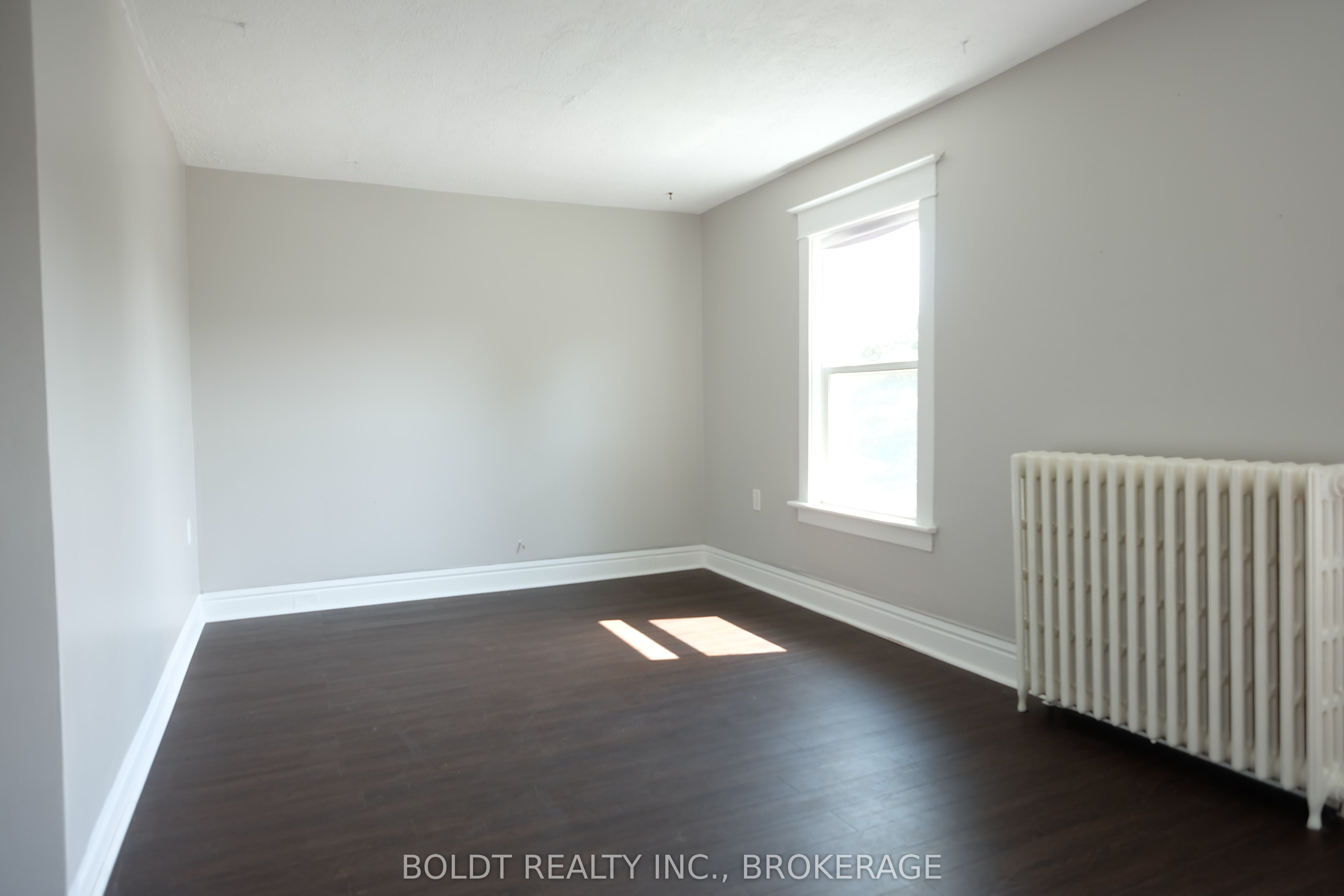 Unit 2 - 5029 Fourth Avenue, Niagara Falls 5